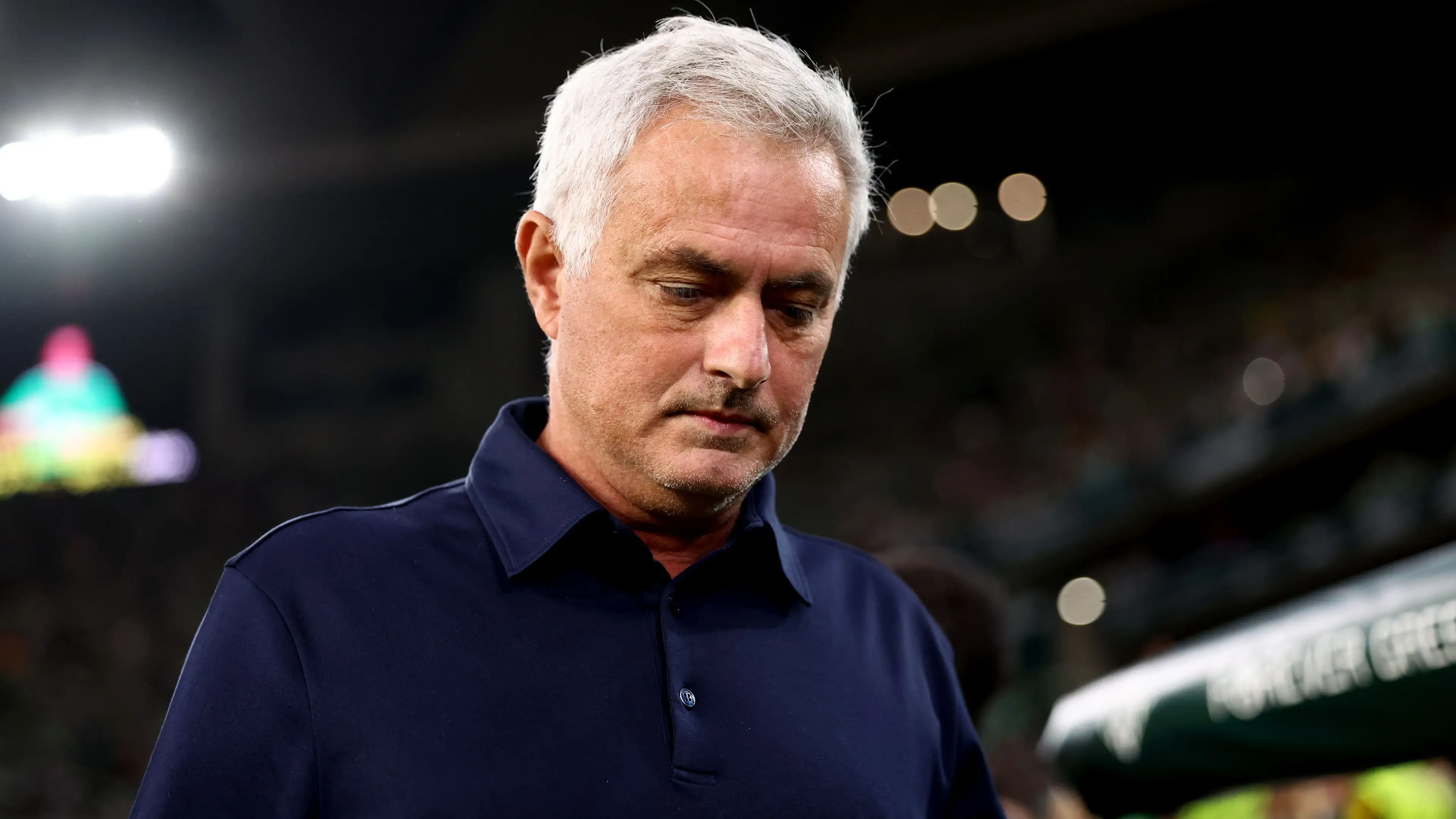 Mourinho: Saya Kira Pemain Betis Sudah Meninggal di Depan Bangku Cadangan