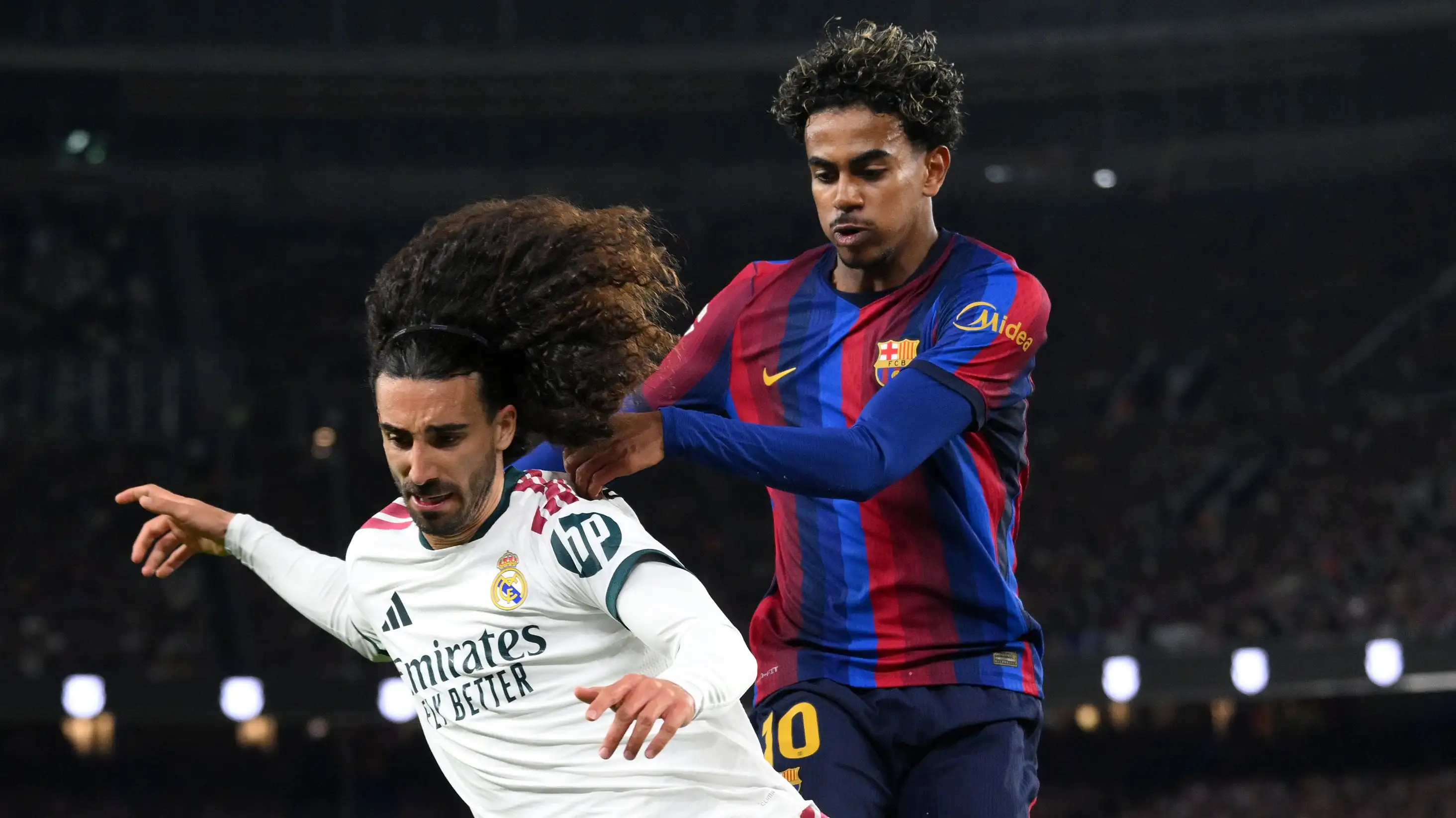 Cucurella melahap janji Yamal di El Clasico pertama