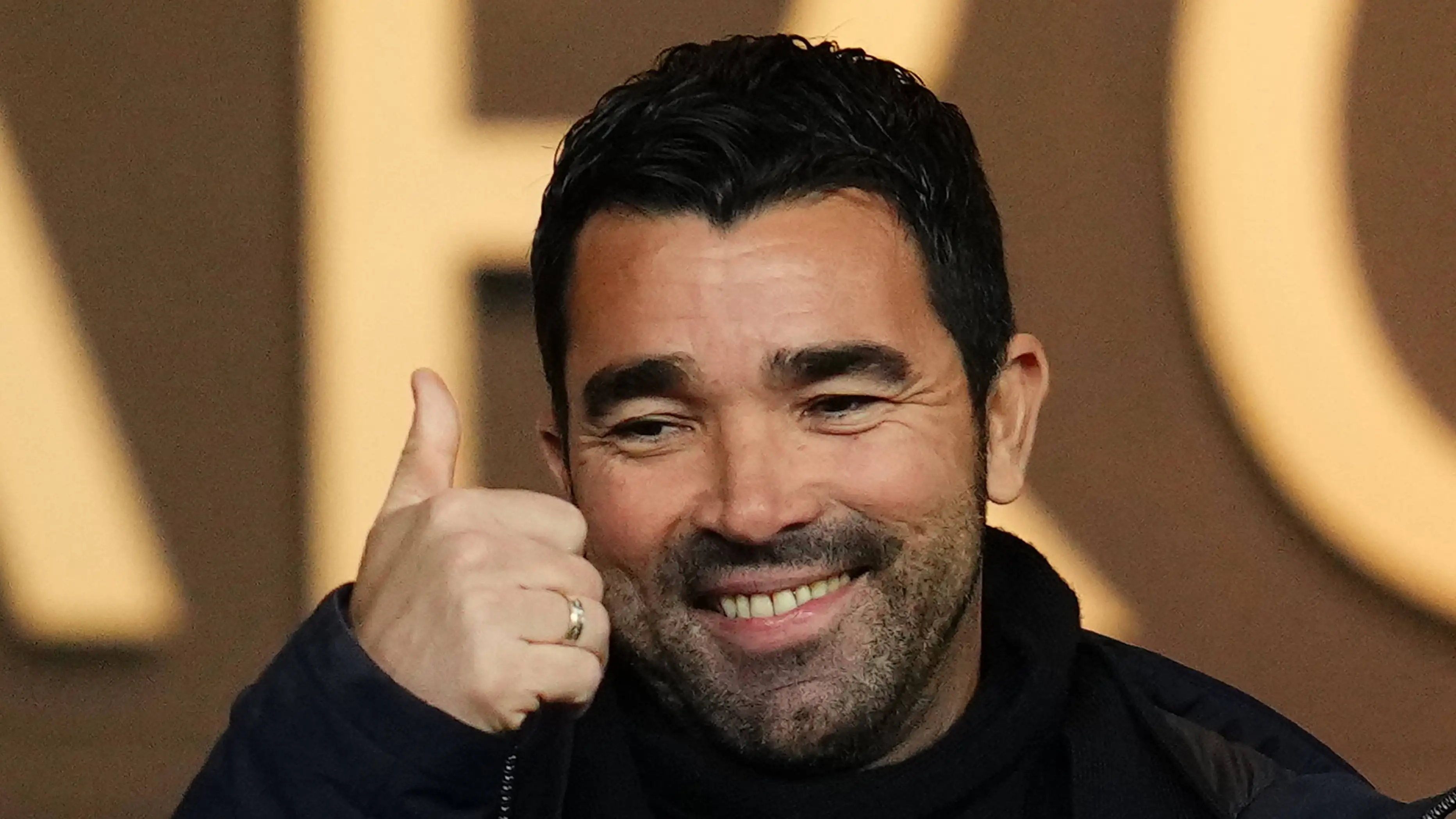 Deco Menyiapkan Bom Terakhir di Bursa Transfer Barcelona