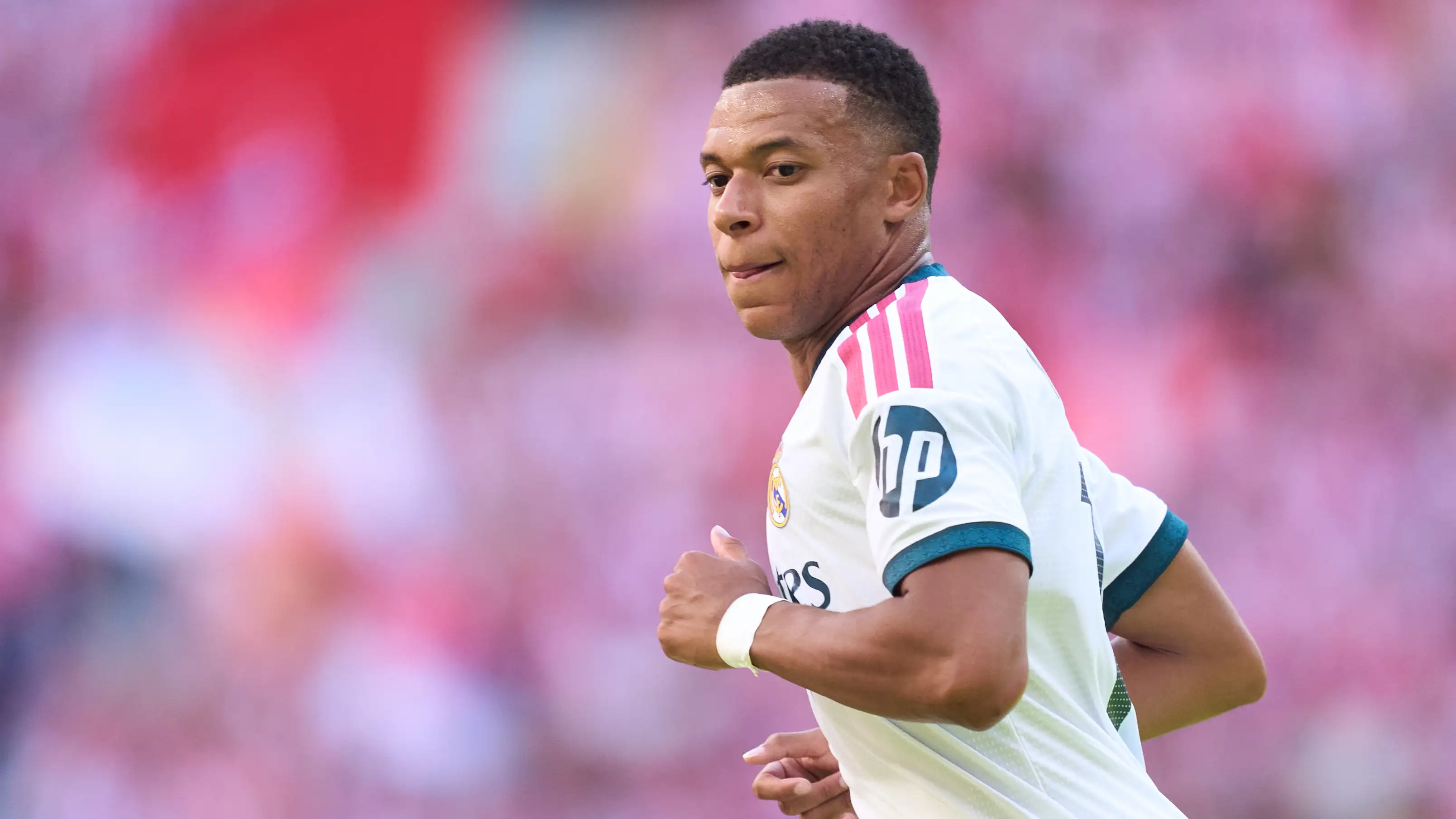 "Ibuku jatuh cinta": Mbappe ungkap rahasia alasannya lebih memilih Saint-Germain ketimbang Liverpool