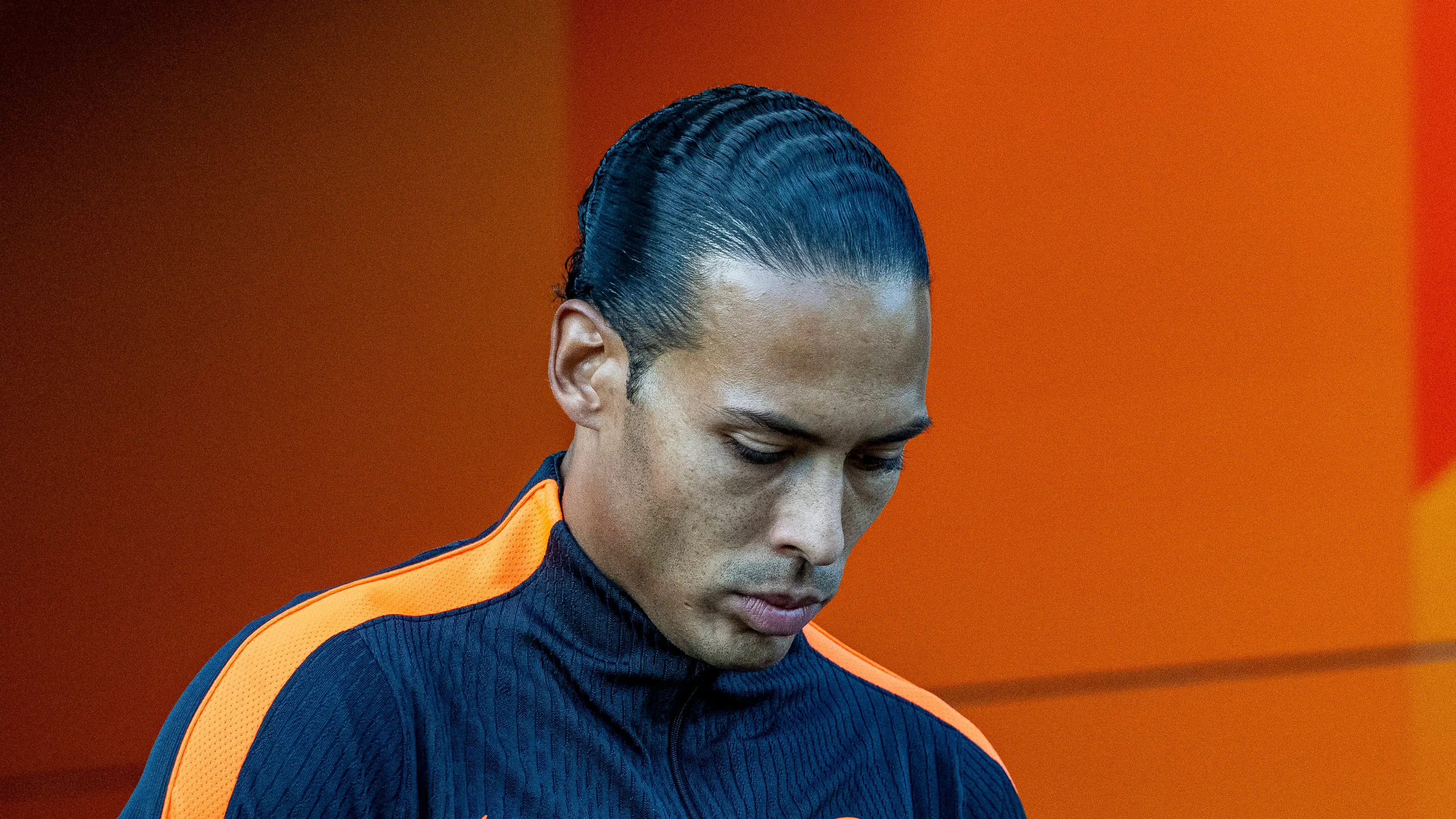 Derksen menyerang Van Dijk yang "kekanak-kanakan" setelah melihat cuplikan konferensi pers