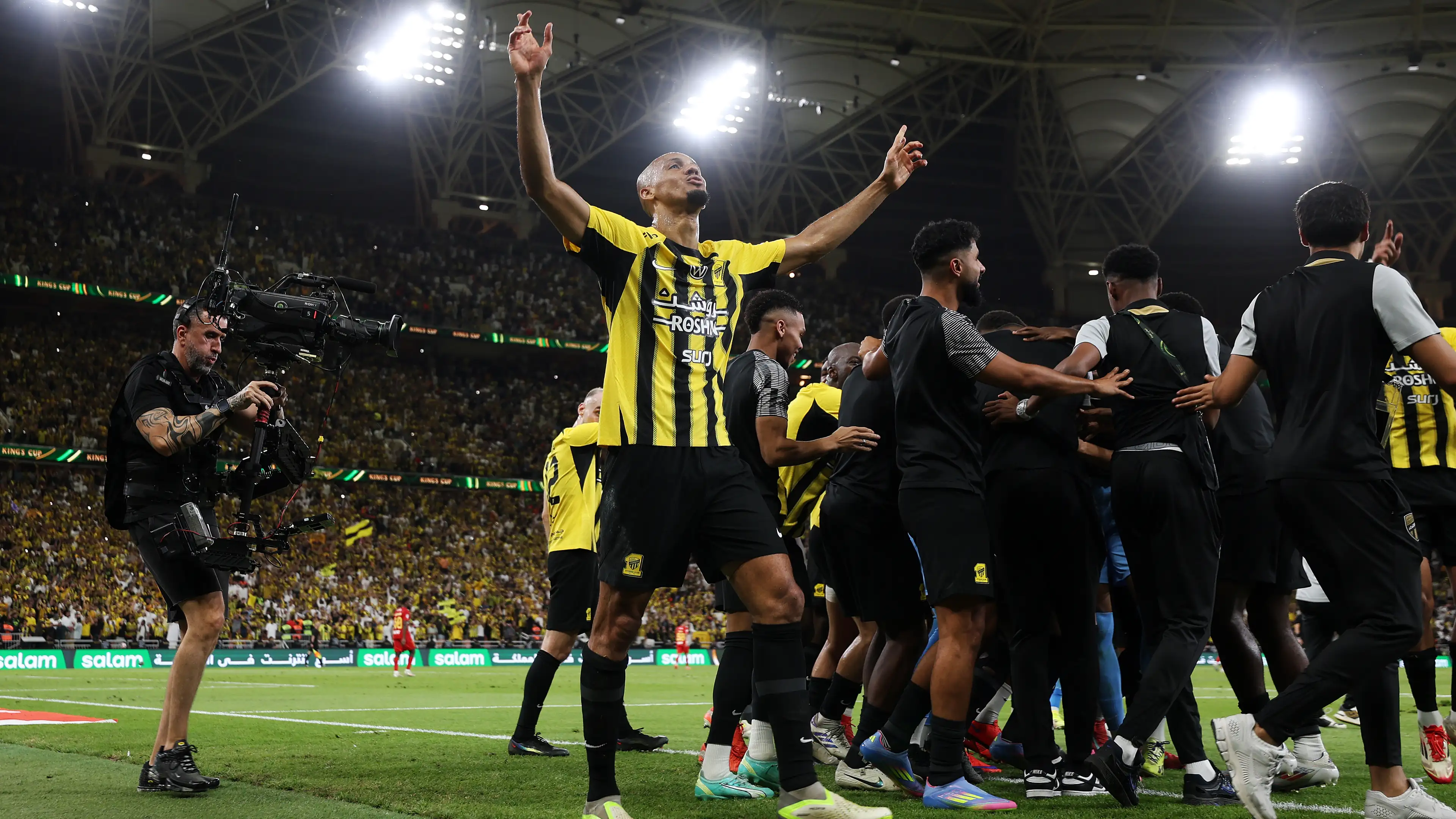 Video teaser membuat Turki bergemuruh: Fabinho kenakan jersey Trabzon dan buka jalan untuk pertemuan dengan Salah