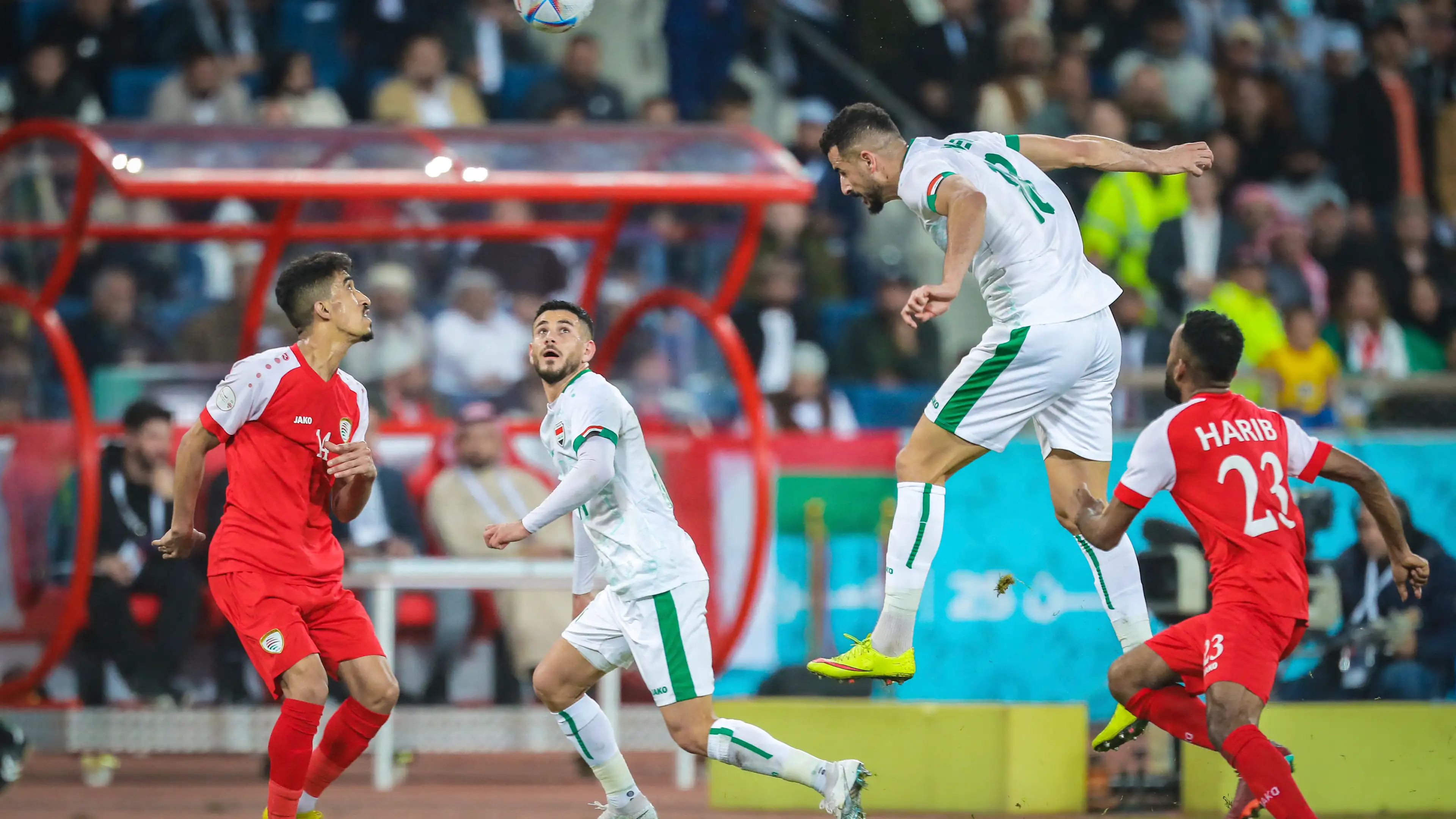 Kemenangan di luar lapangan: undian memenangkan timnas Oman atas Irak dan meloloskannya ke semifinal Piala Teluk 27