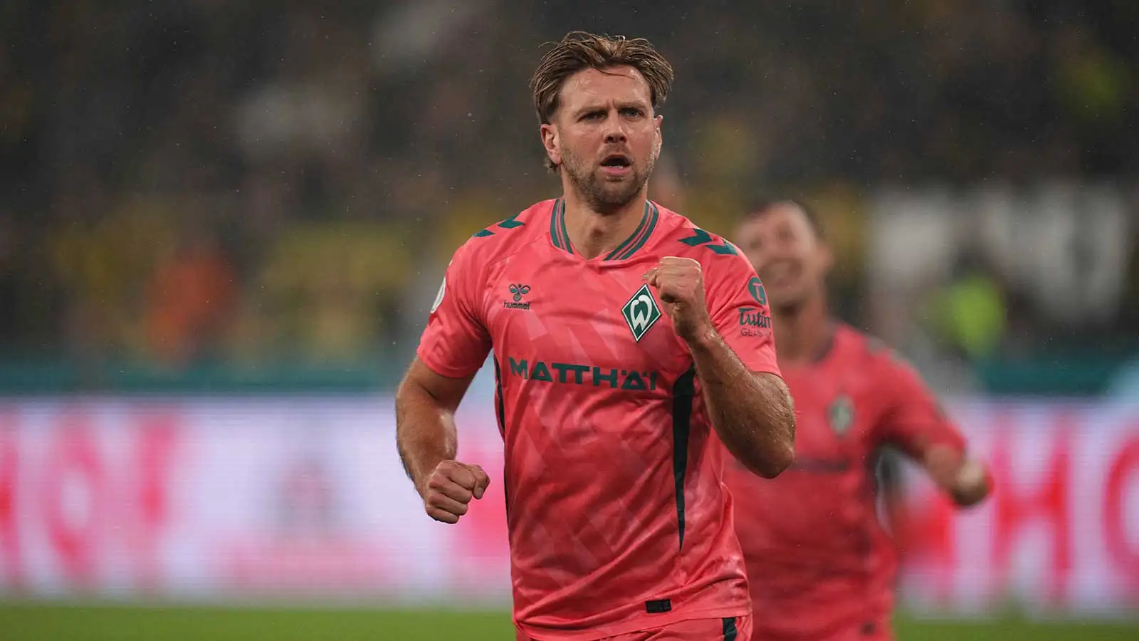"Saya belum pernah melihatnya mencetak gol seperti itu!" Aksi brilian Niclas Füllkrug melawan BVB membuat tercengang. Akankah rekor berusia lebih dari 40 tahun terpecahkan?