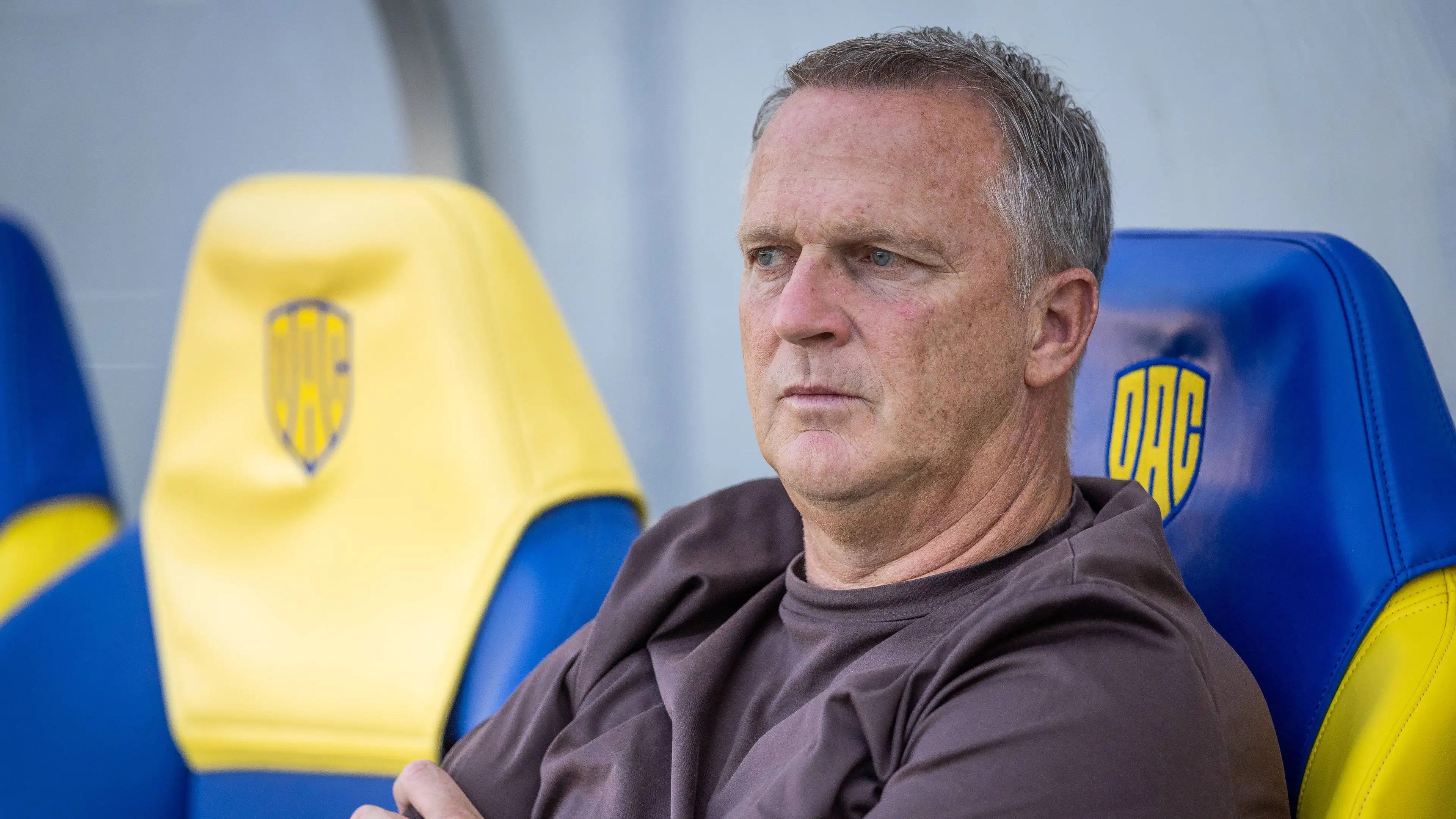 John van den Brom menarik kesimpulan pahit setelah penampilan buruk FC Twente di Conference League: "Itu sama sekali tidak kami lakukan"