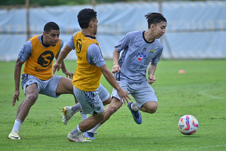 Persib Pinjamkan Henhen dan Adzikry ke Sesama Klub Super League