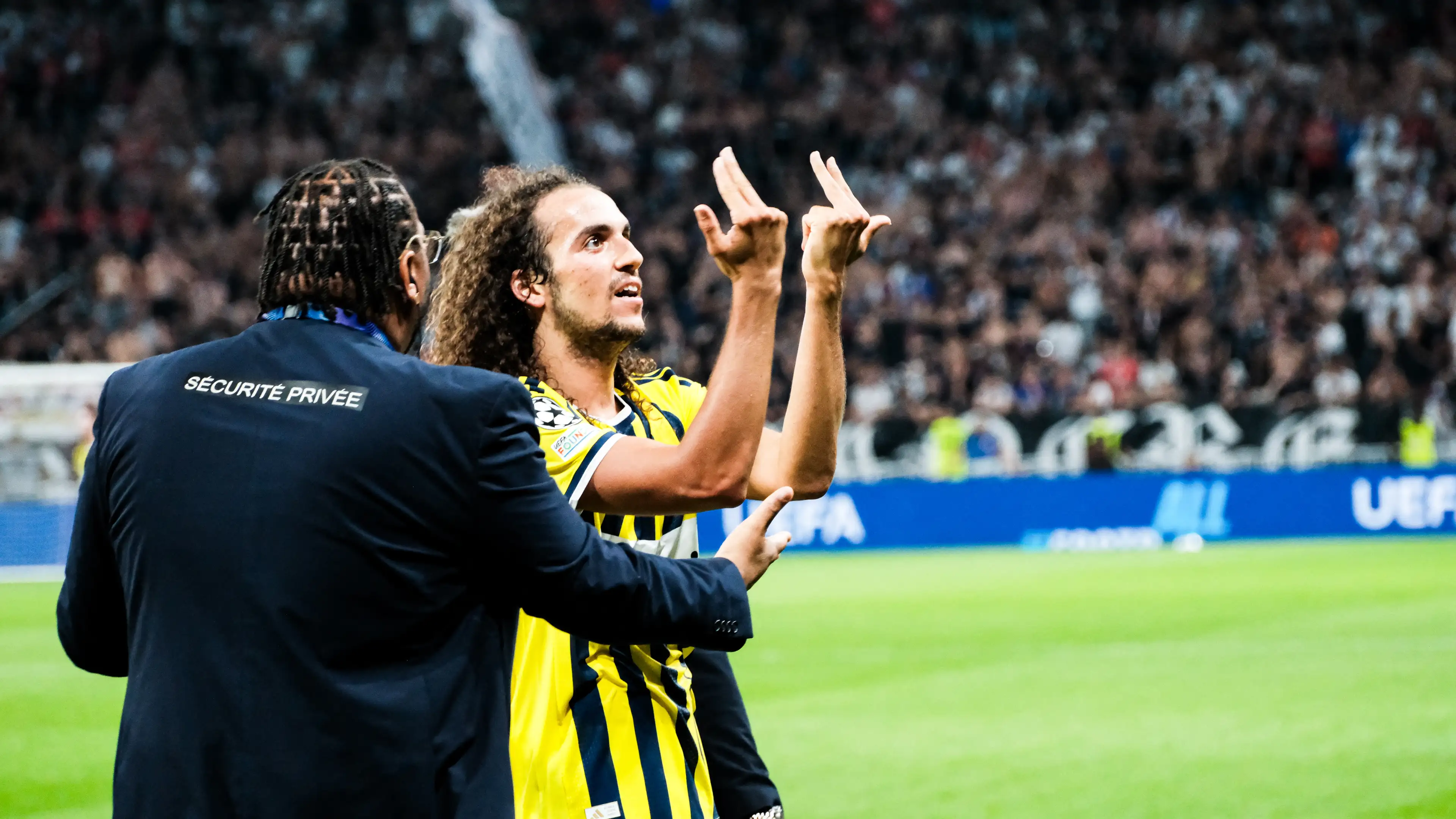 UEFA menskors Mattéo Guendouzi dan Mason Greenwood karena kurangnya "perilaku yang pantas" setelah Olympique Lyon vs Fenerbahçe