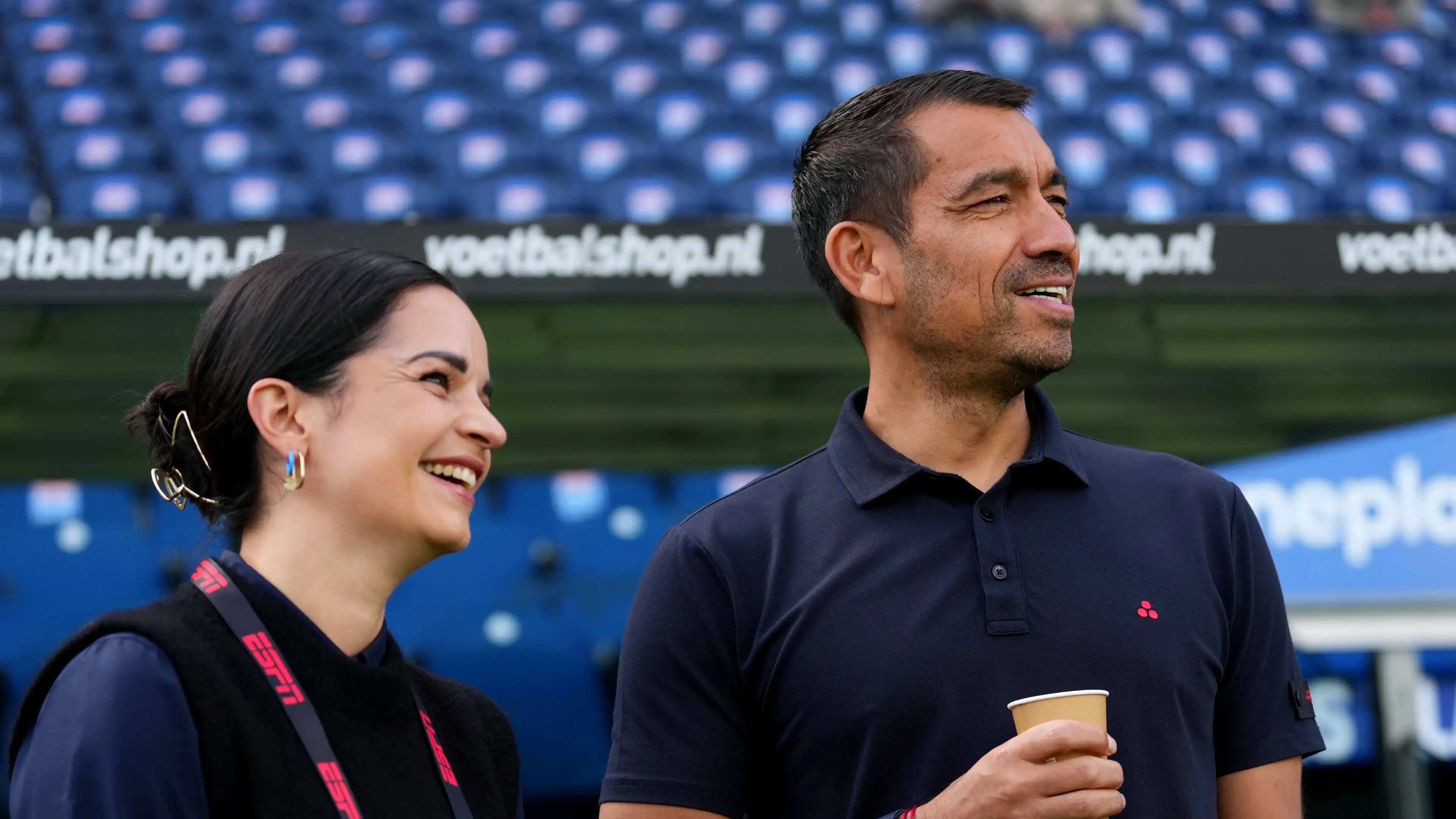 Van Bronckhorst memilih Feyenoord yang mencatat kemenangan tujuh gol