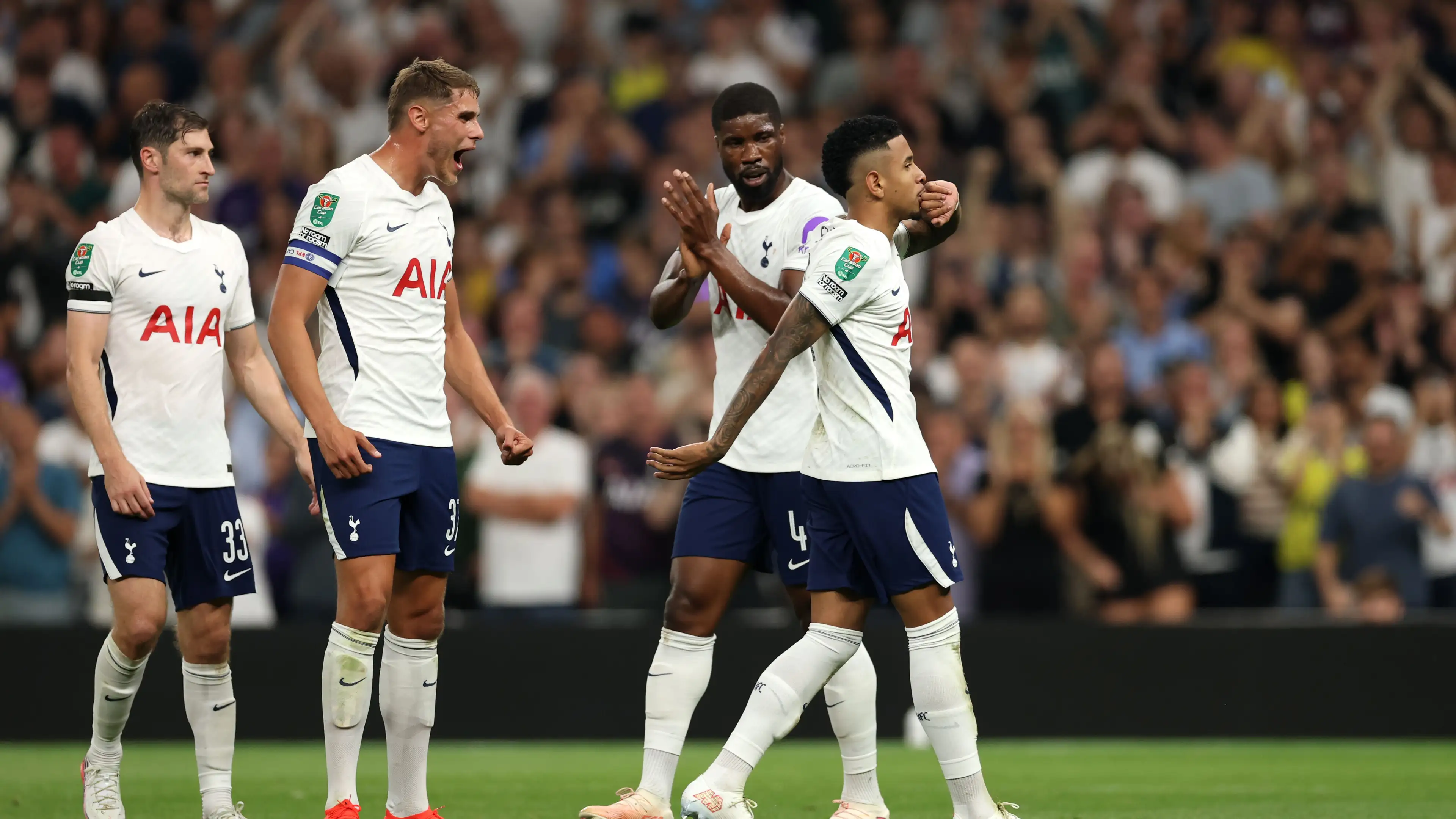 Bentrok panas dini hari dalam undian Piala Liga Inggris