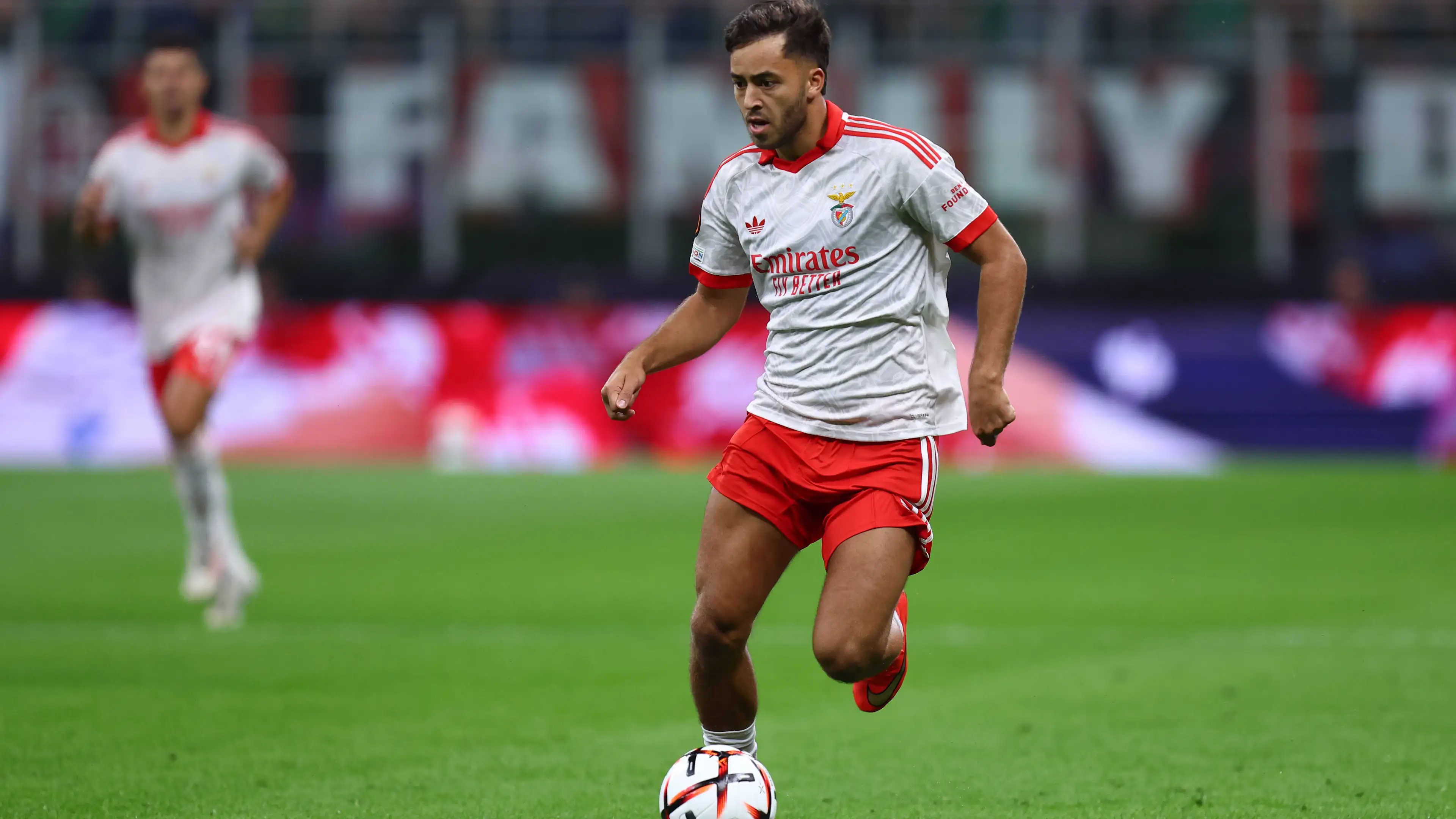 Souffian El Karouani langsung tampil berharga pada debutnya sebagai starter untuk Benfica