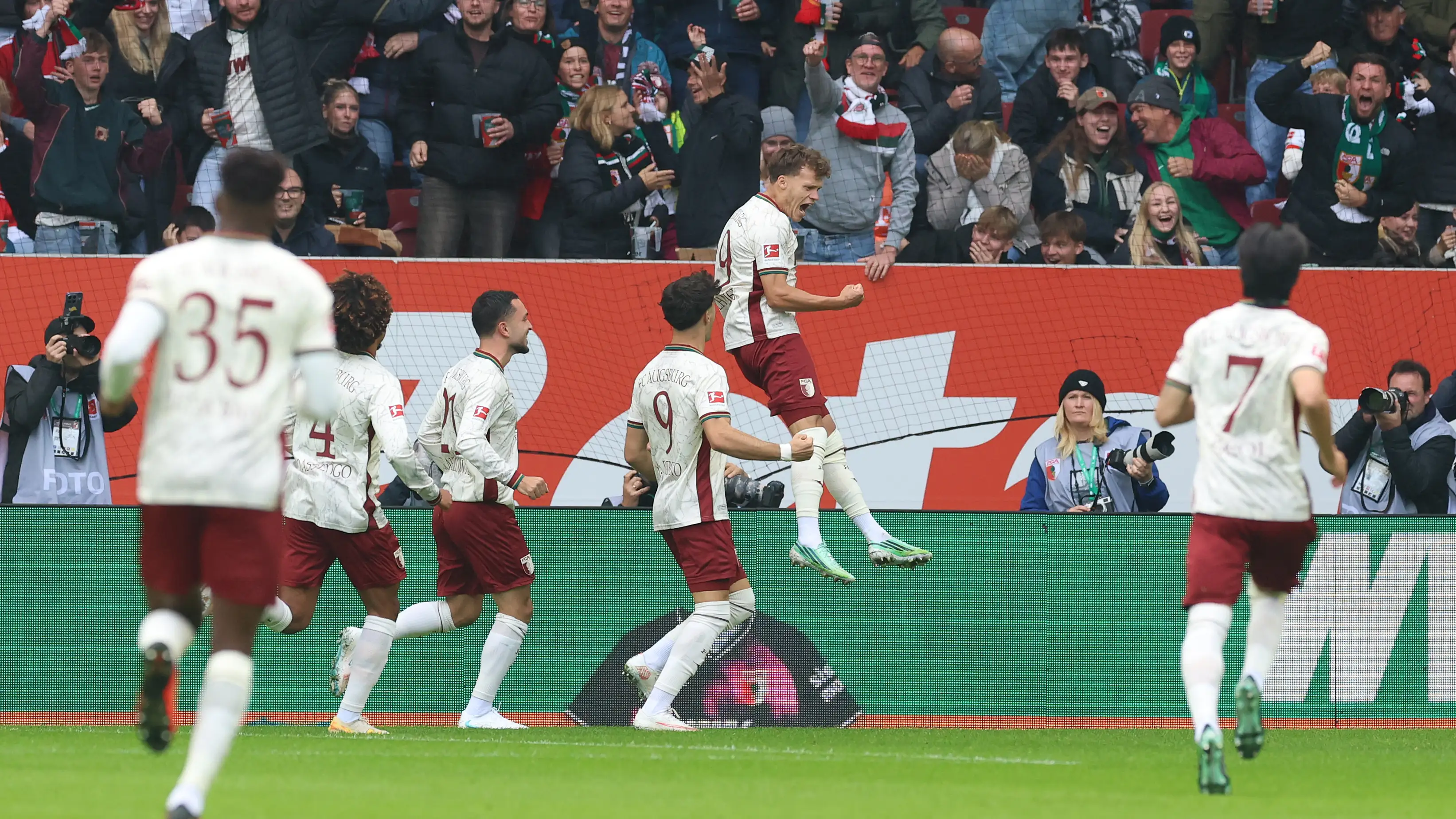Blunder fatal: Neuer jadi penyebab gol tercepat dalam sejarah Bundesliga