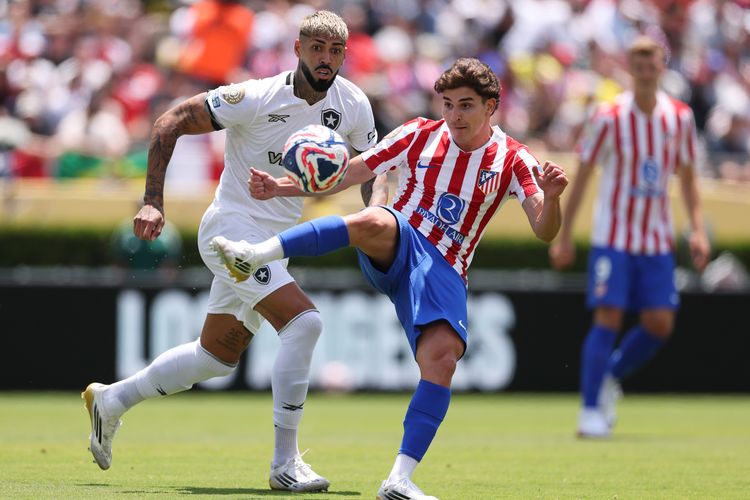 Drama Transfer Julian Alvarez Berlarut, Suporter Atletico: Biarkan Dia Pergi!