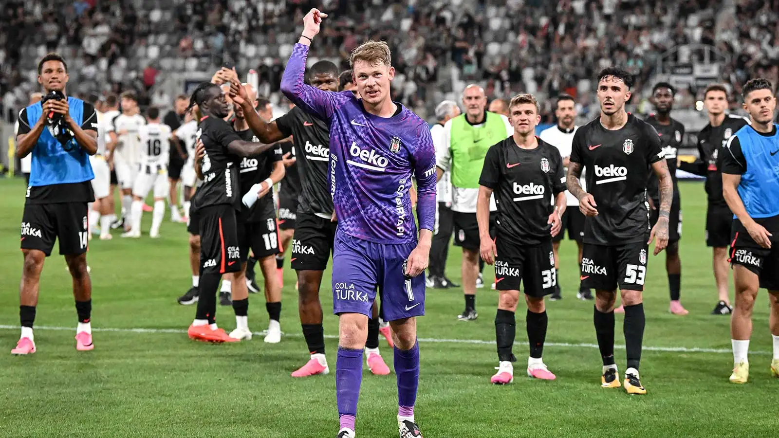 Setelah hengkang dari Bayern Munich, dipuji sebagai "fenomena": Alexander Nübel picu euforia lewat performa impresif