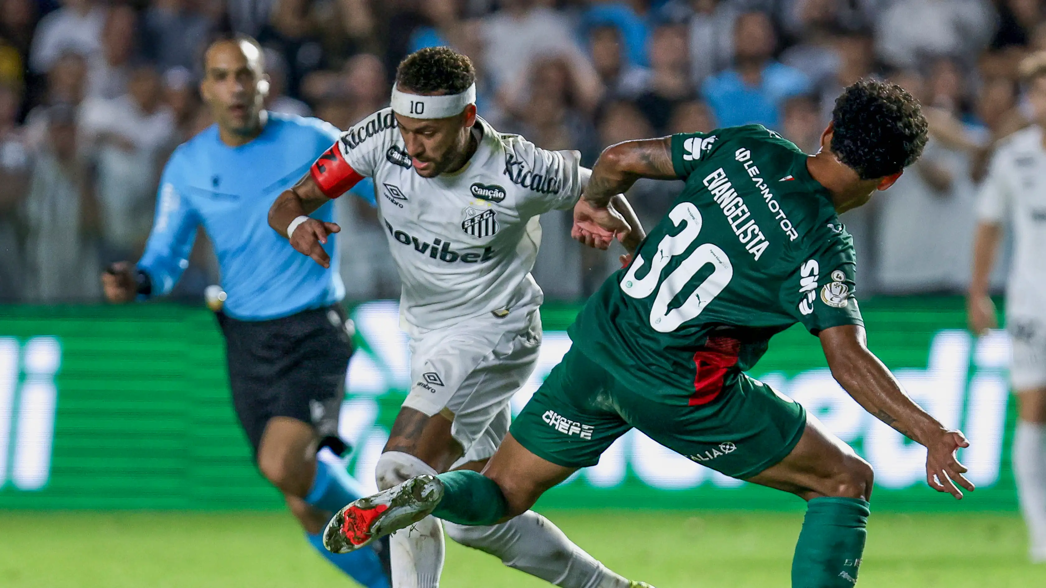 Neymar melancarkan serangan terhadap seorang pejabat setelah cederanya, lalu menjadi bahan ejekan