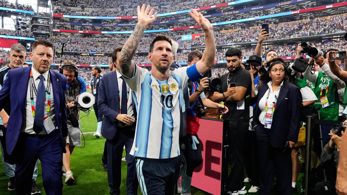 Jelang Laga Perpisahan, Emiliano Martinez Ungkap Rencana Argentina untuk Lionel Messi