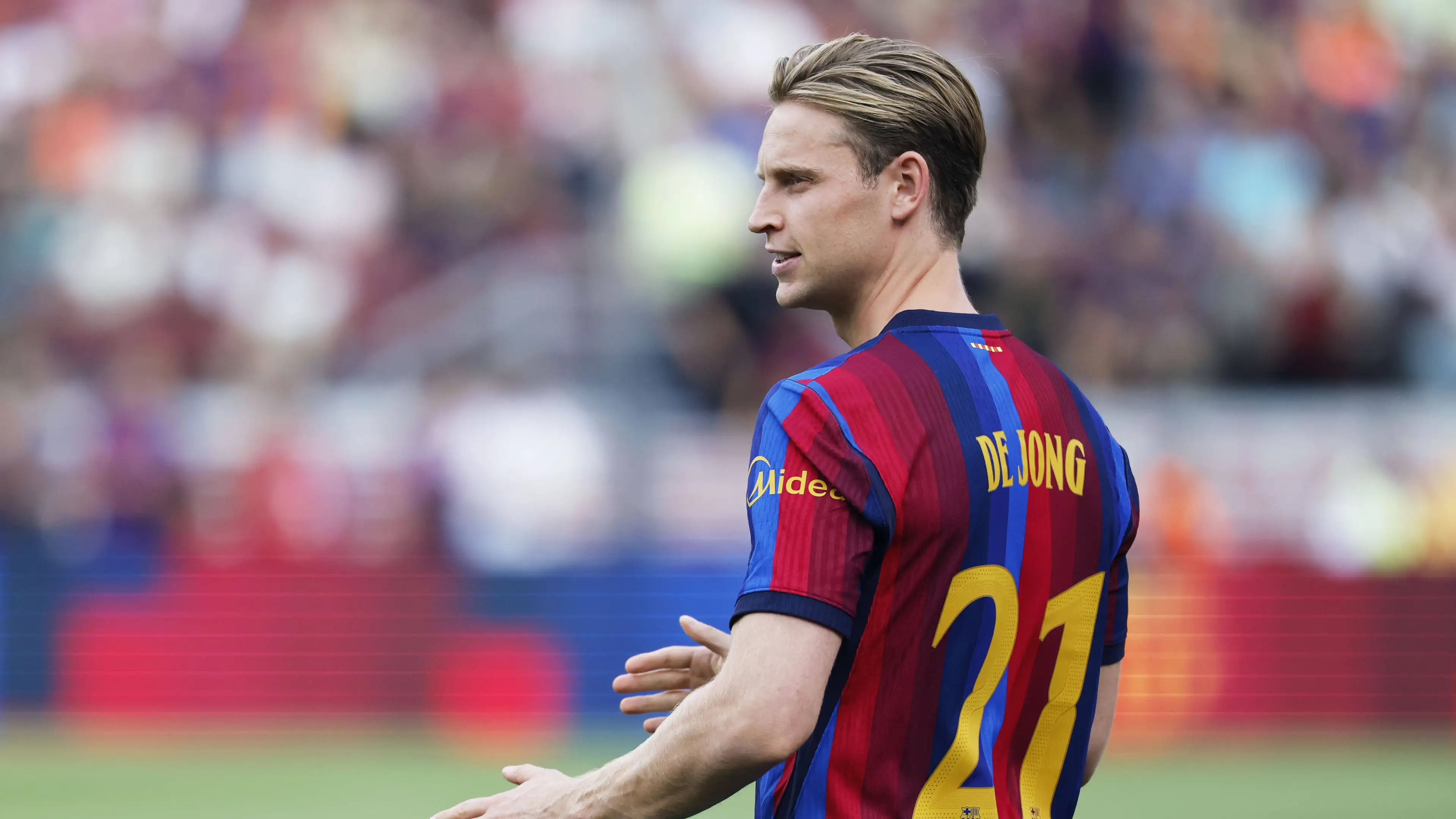Hansi Flick bertindak tegas dan mencopot ban kapten Frenkie de Jong di FC Barcelona: ini alasannya