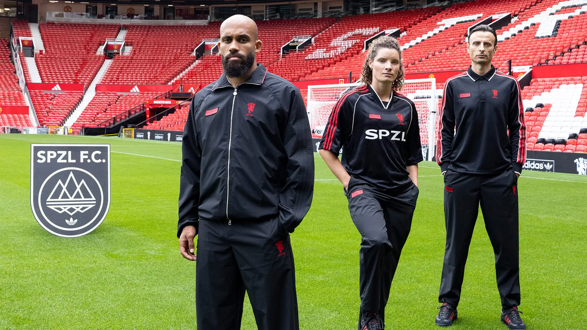 adidas meluncurkan koleksi Manchester United SPZL F.C. yang menampilkan Berbatov, Mbeumo, dan Janssen