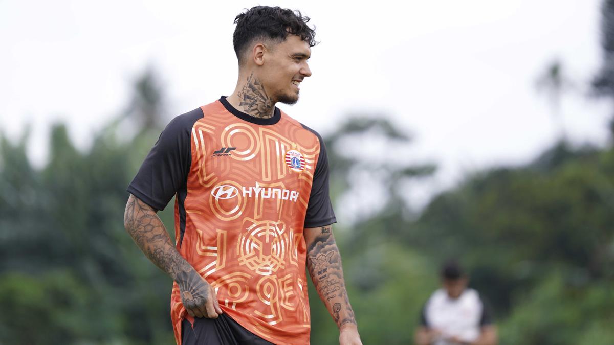 Persija Jakarta Bantah Rumor Shayne Pattynama Dipinjamkan