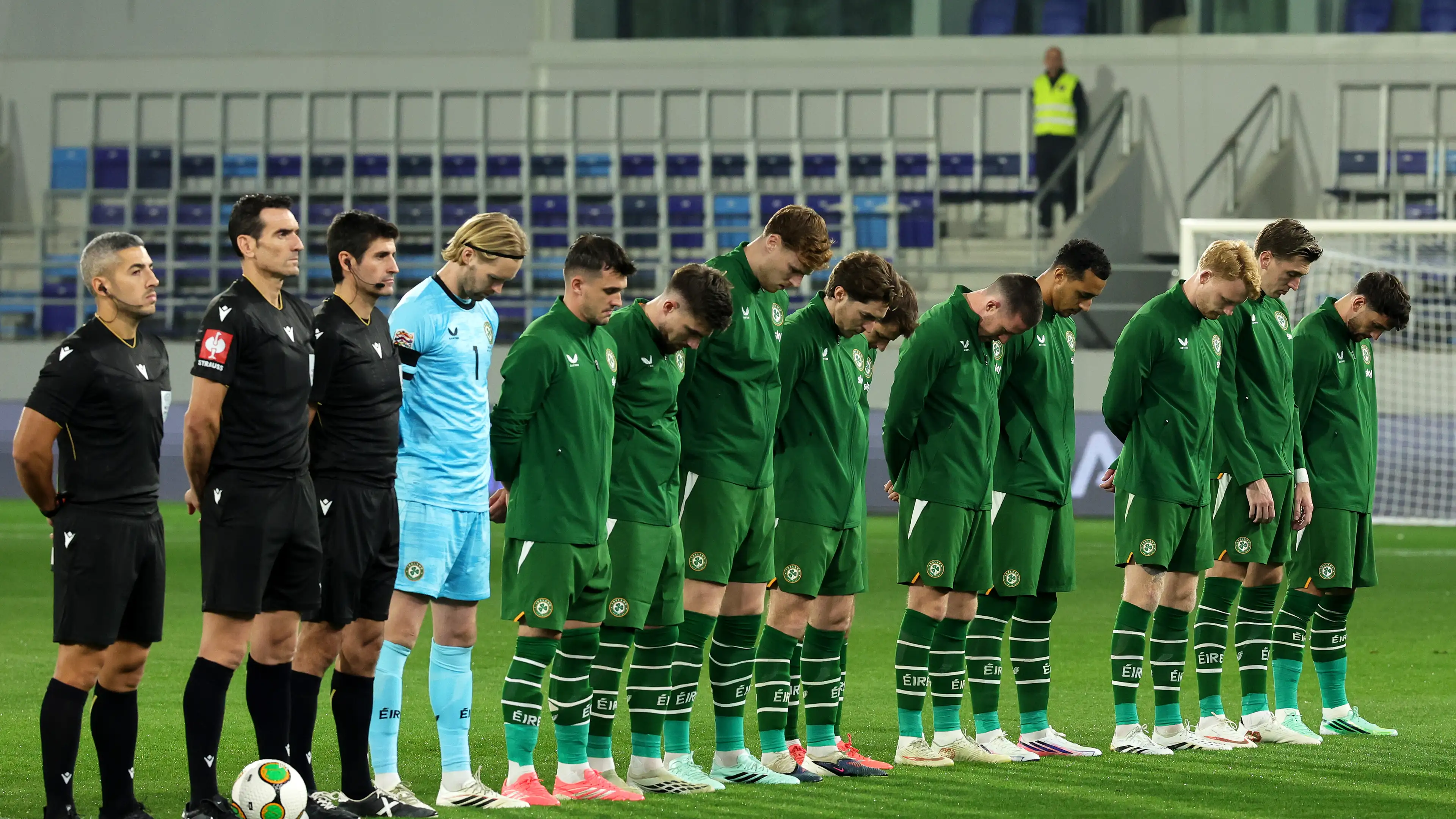 Kepala tertunduk dan stadion terdiam: pesan Irlandia dalam menghadapi entitas Zionis