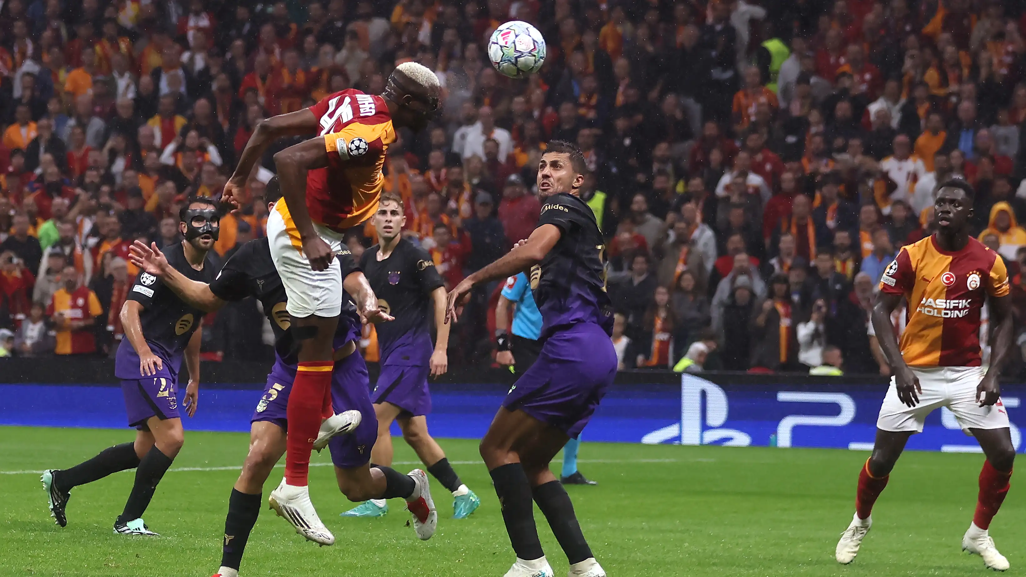Video: Gol dianulir memanaskan laga, VAR dan Cancelo selamatkan Barcelona dari neraka Turki