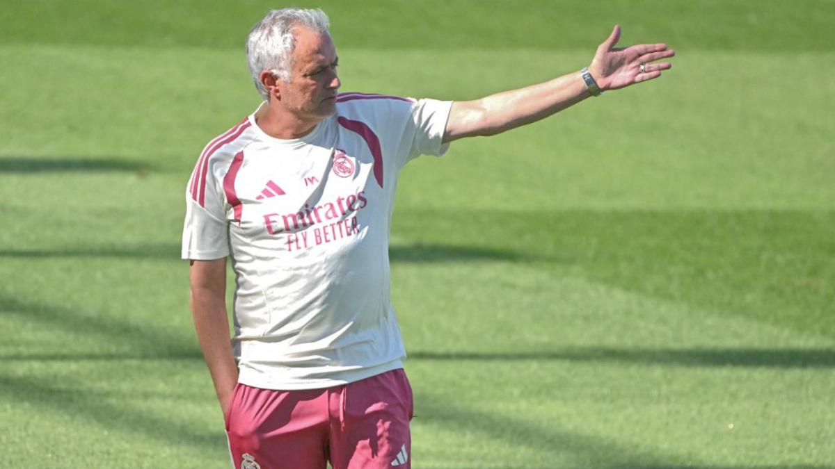 Real Madrid Tertinggal 6 Poin dari Barcelona, Mourinho Tetap Yakin Bisa Juara Liga Spanyol
