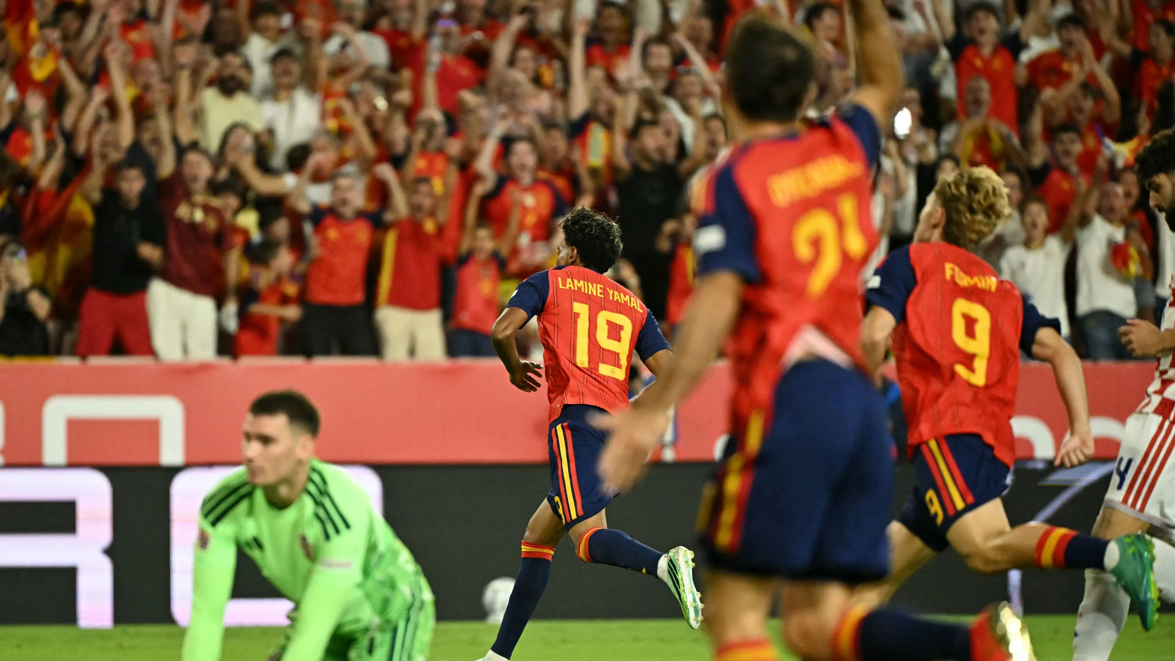 Video: Malam Istimewa Yamal, Spanyol Bombardir Benteng Kroasia dengan Empat Gol dan Kokoh di Puncak