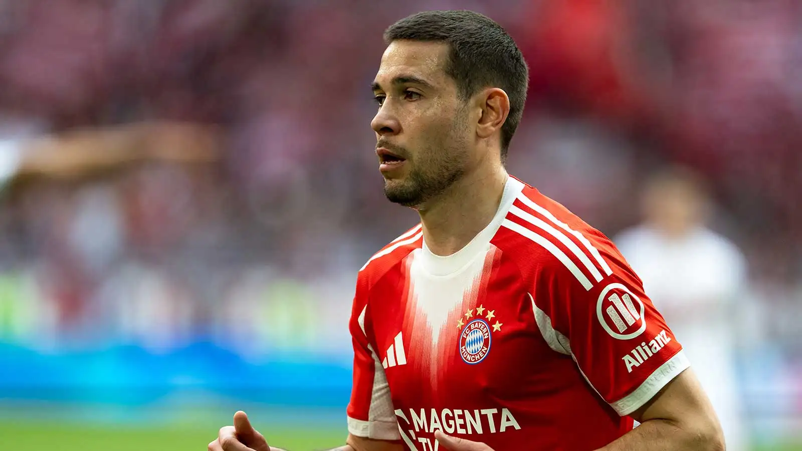 Tanpa klub sejak berpisah dari Bayern Munchen: Raphael Guerreiro tampaknya menjadi opsi yang menarik