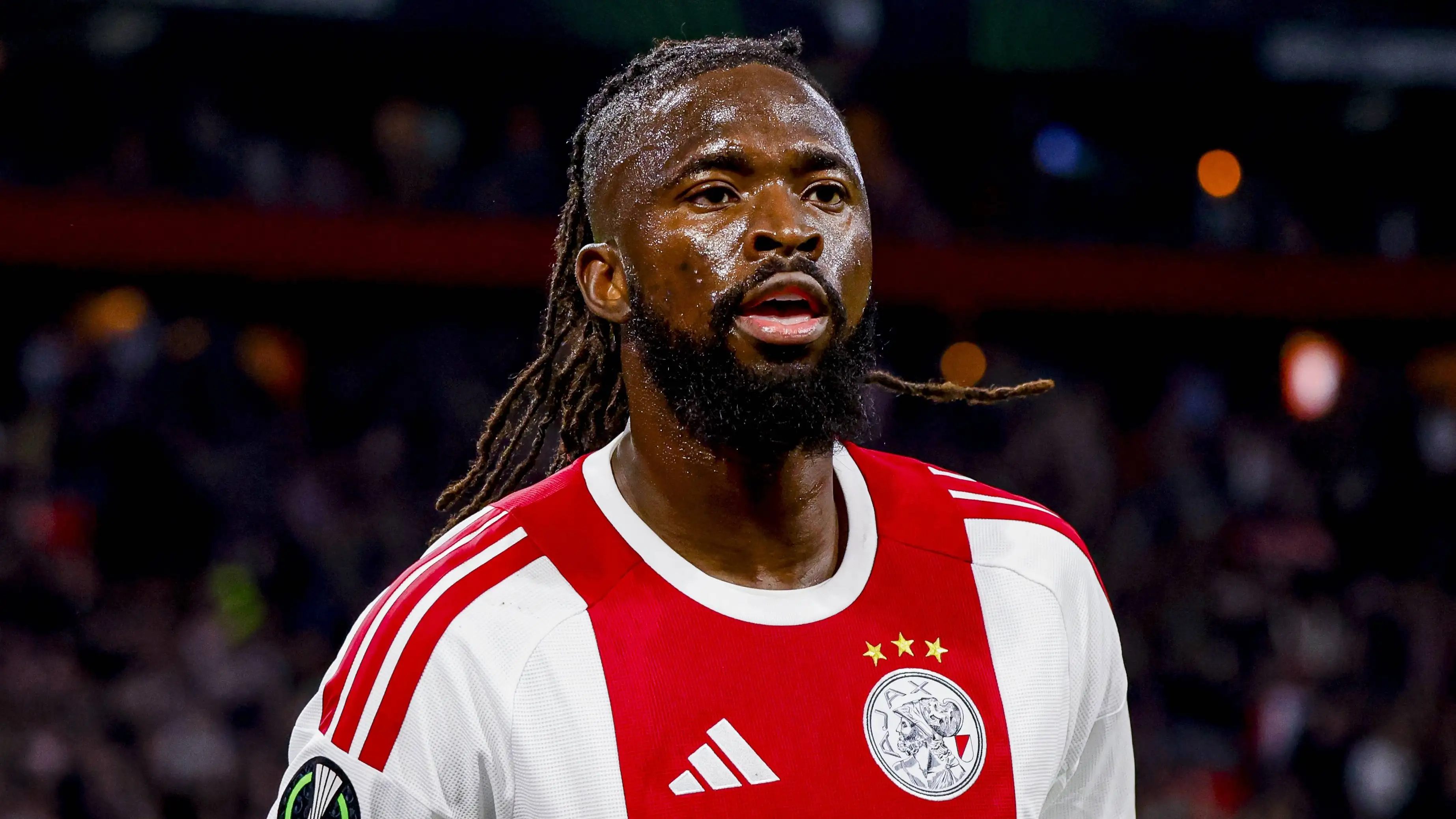Susunan pemain Ajax: Tolu kembali menjadi starter, ada perubahan juga di lini belakang