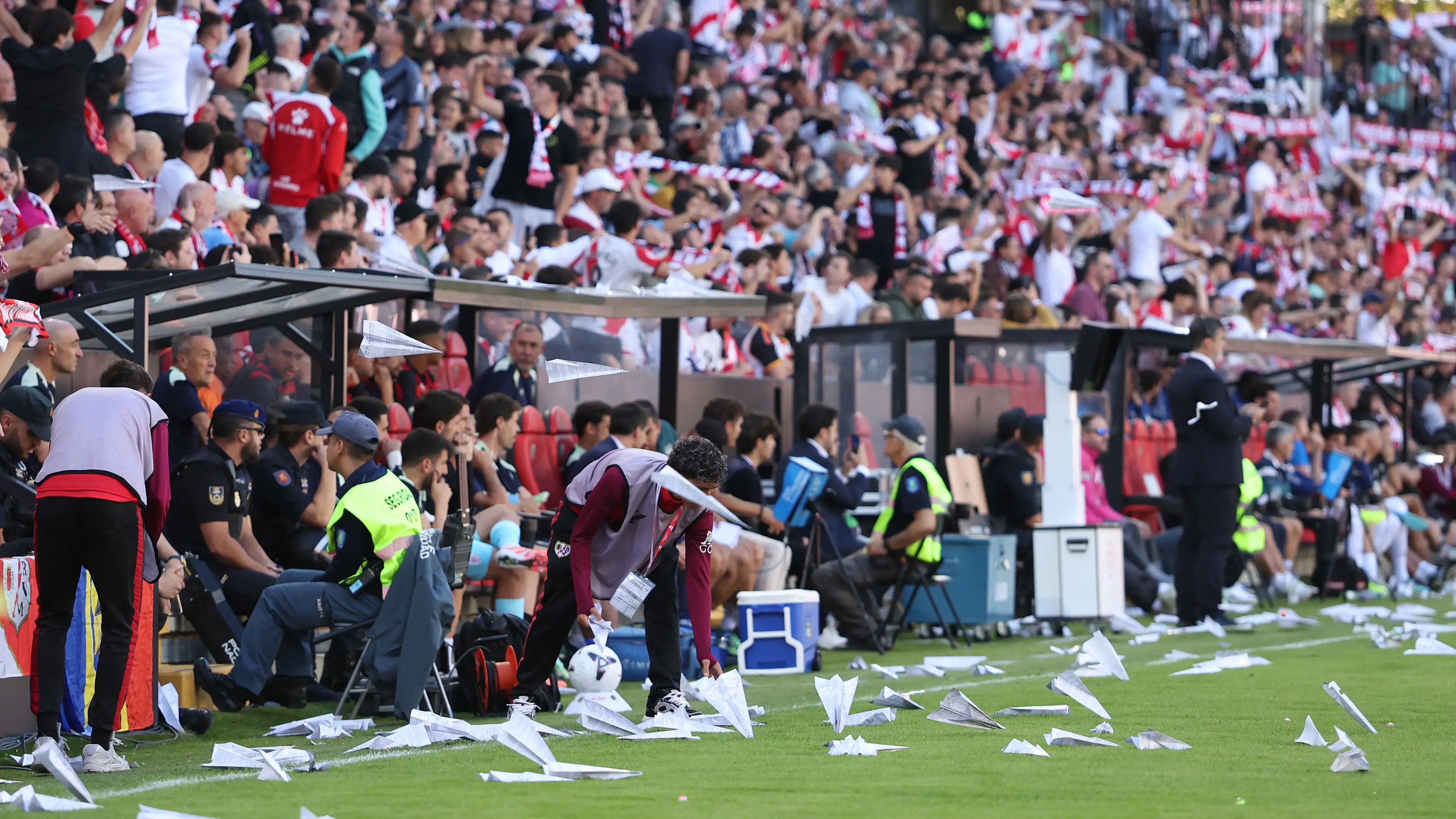 Suporter Rayo memaksa laga dihentikan! Tampil tandang Edin Terzic bersama Athletic Bilbao di Madrid berakhir bahkan sebelum setengah jam berlalu