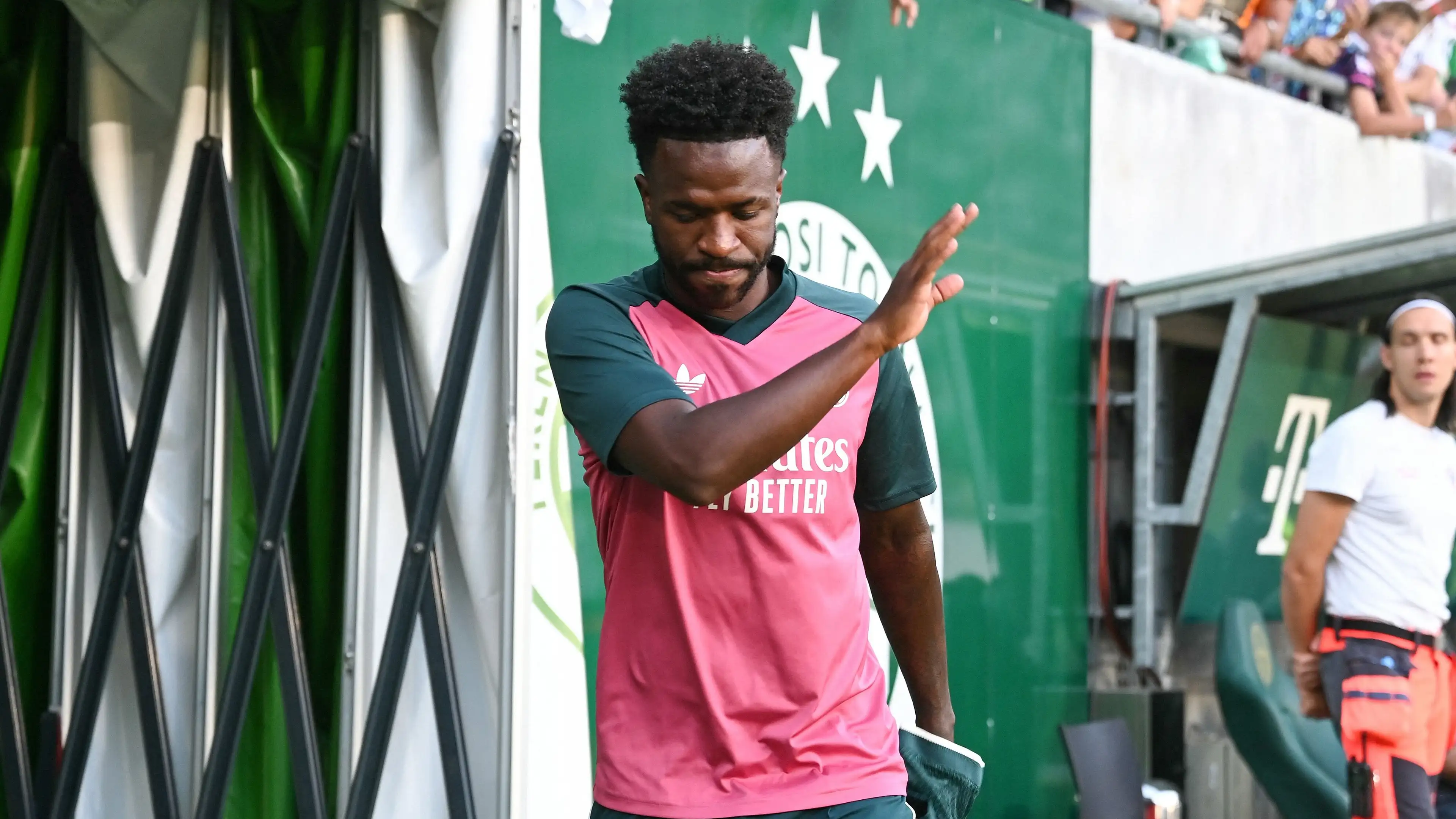 Dengan selisih telak: Suporter Real Madrid menuntut Vinicius disingkirkan demi Diomande