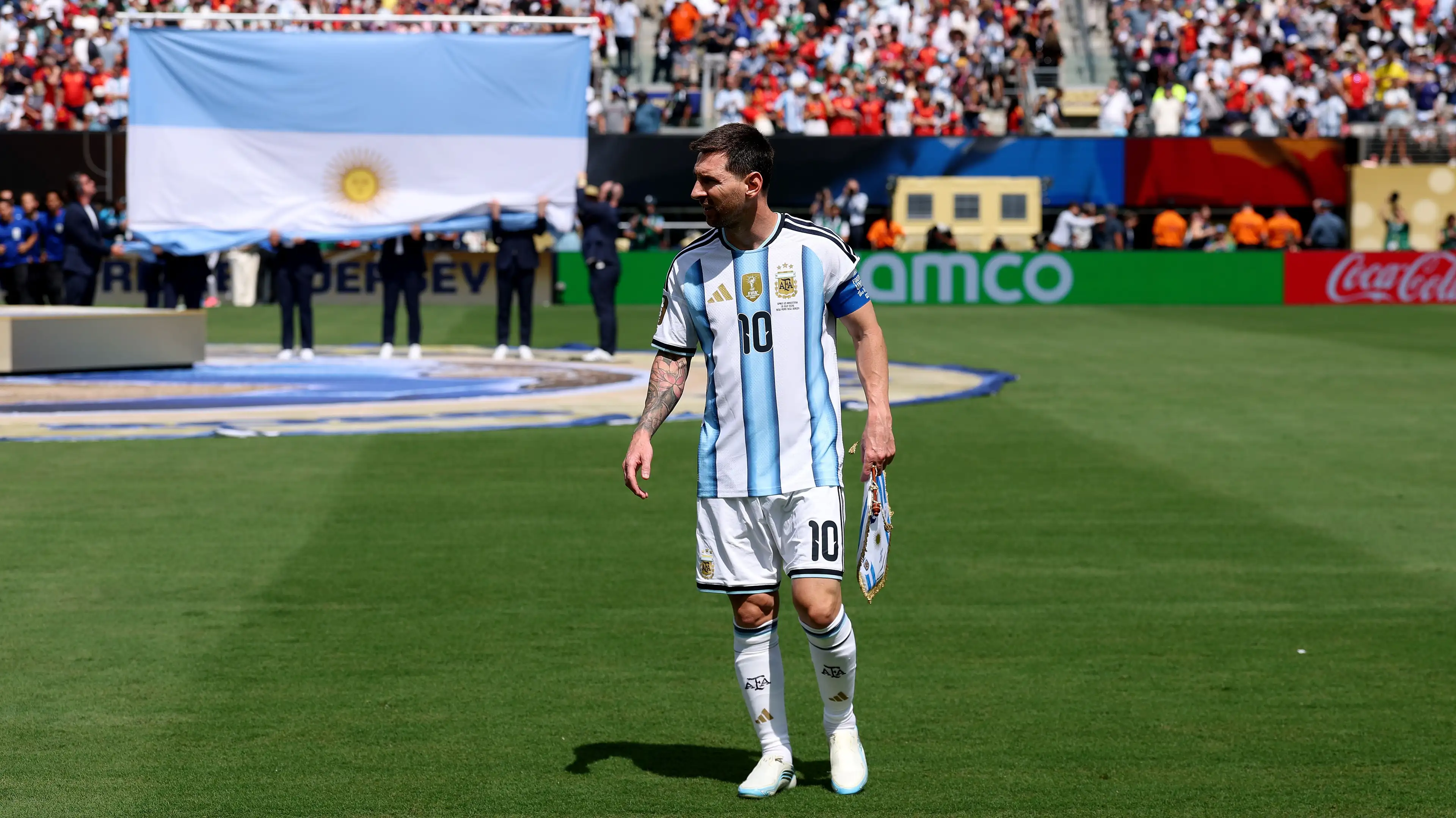 Video: Martinez mengejutkan Messi sebelum perpisahan