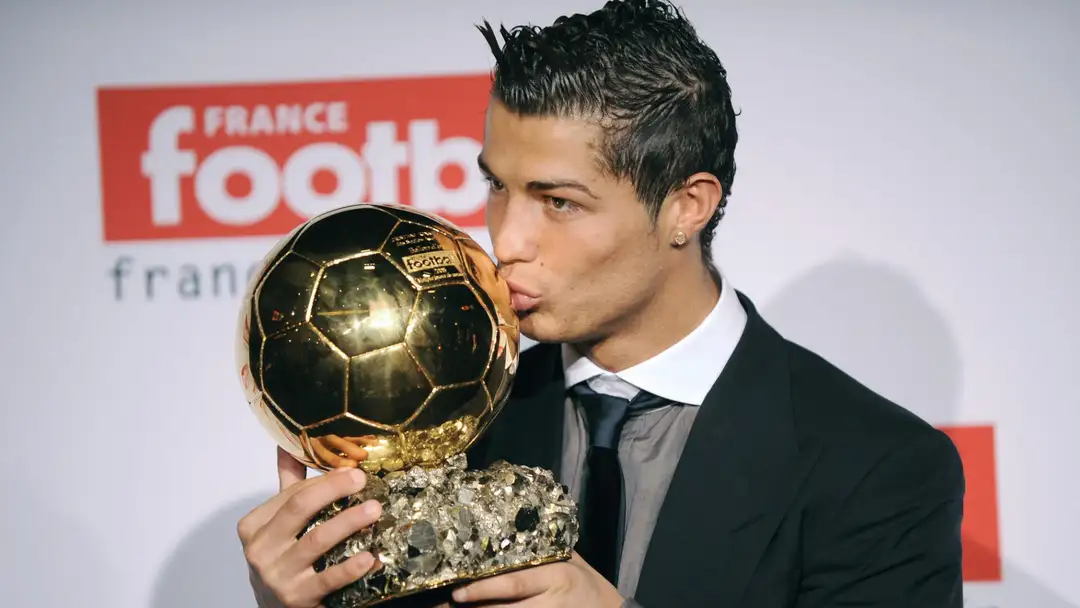 Cristiano Ronaldo buka suara setelah mengalahkan Lionel Messi dalam perebutan penghargaan sensasional 'Ballon d'Or of All Time'