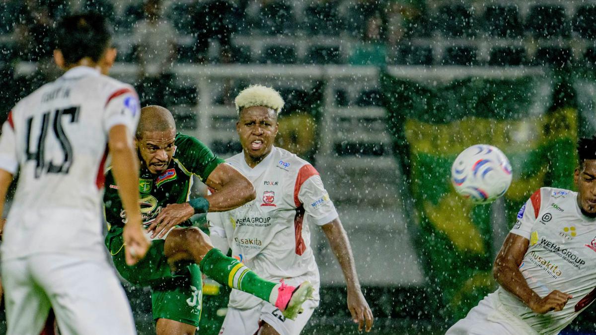 Persebaya Surabaya Bekuk Madura United 3-1, Bhayangkara Ditahan PSM
