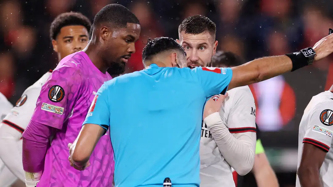 “Mereka pria, bukan anak-anak!” Ruben Amorim ungkap pembicaraan dengan Mike Maignan setelah kartu merah yang merugikan di Liga Europa
