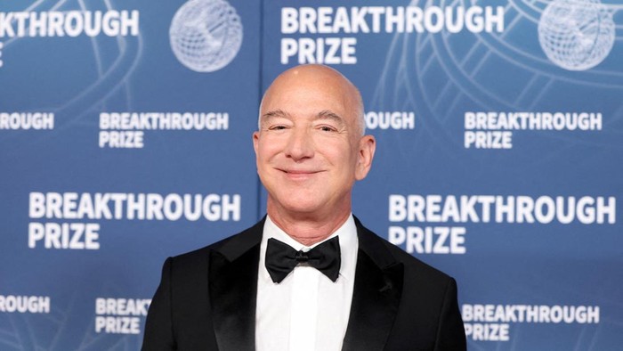 Jeff Bezos Resmi Miliki Saham di Liverpool