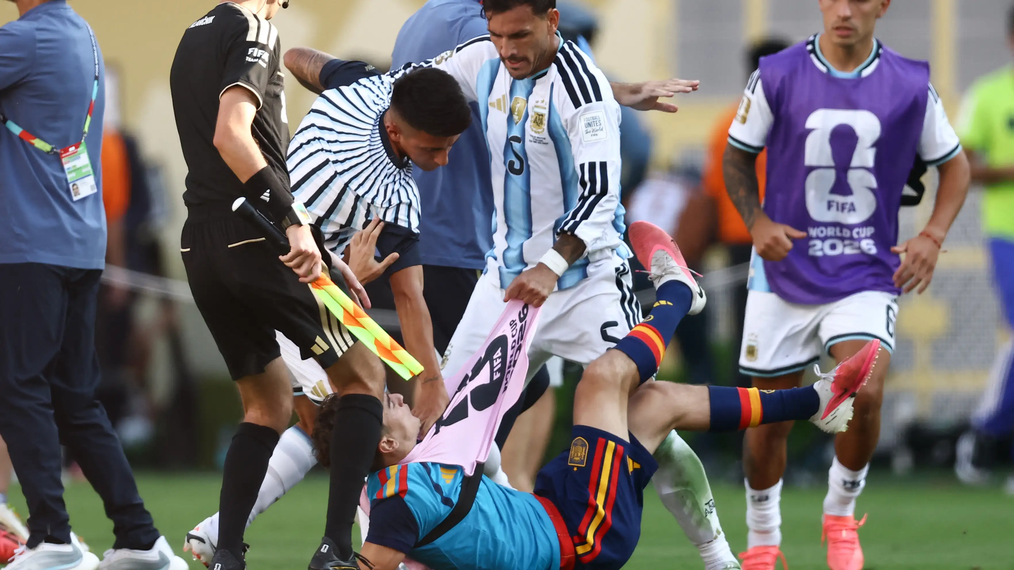 Paredes usai sanksi FIFA: Gavi yang meninju saya!