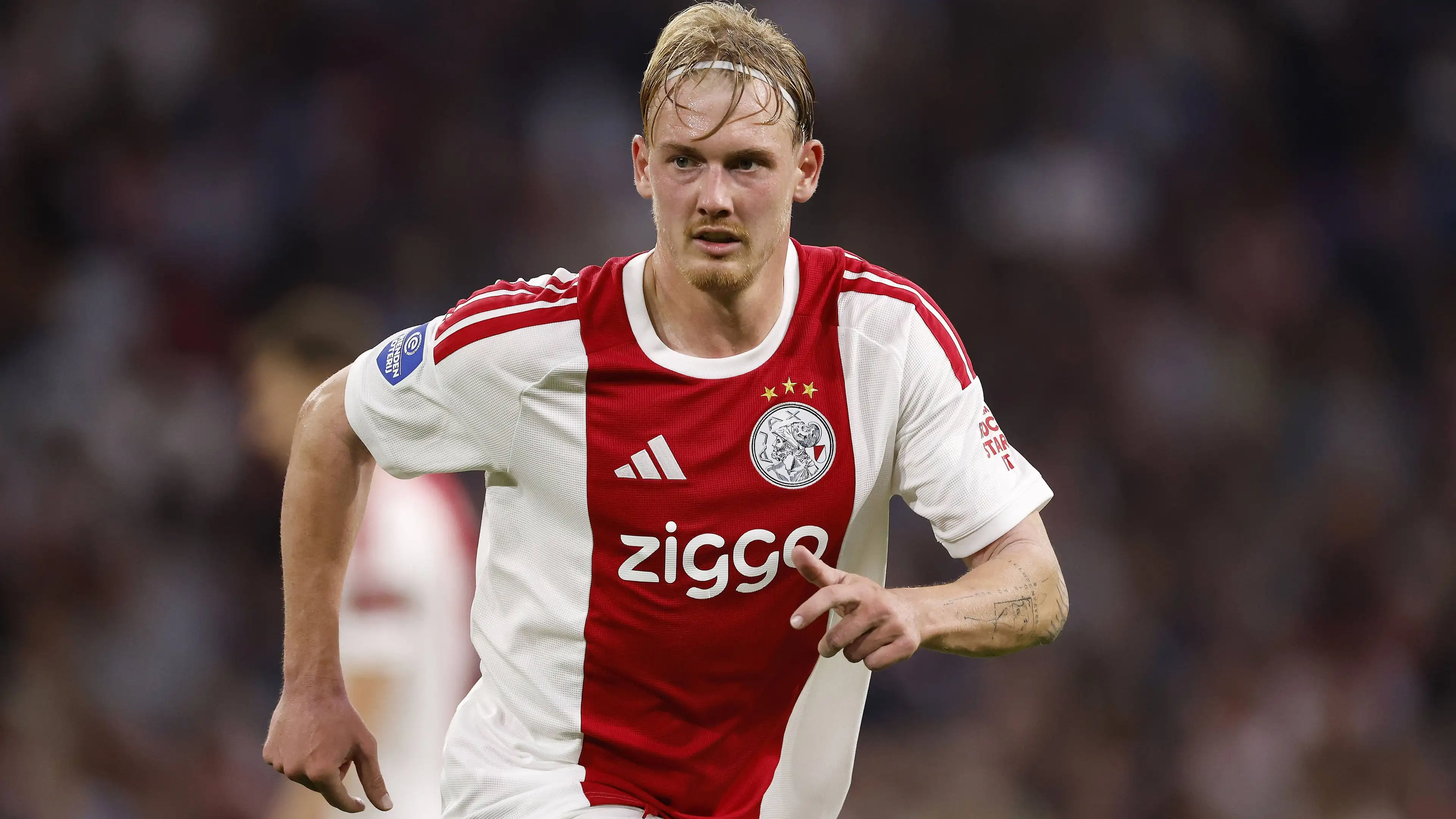 Jerman memanggil 44 nama, tetapi bintang Ajax Julian Brandt tetap di Amsterdam