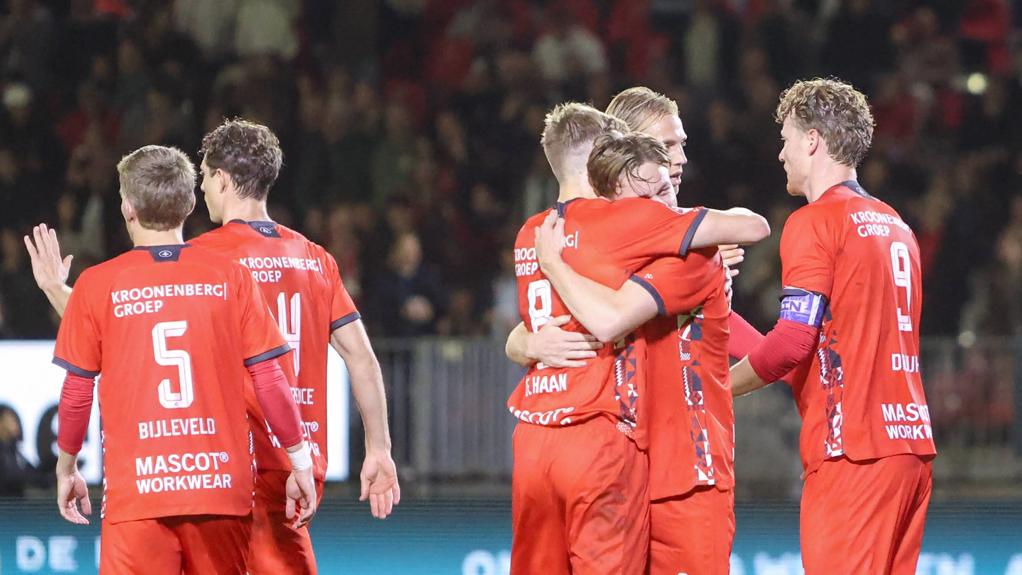 Almere City membuat FC Volendam menelan kekalahan tandang kelima (!) secara beruntun di Divisi Dua Belanda Keuken Kampioen