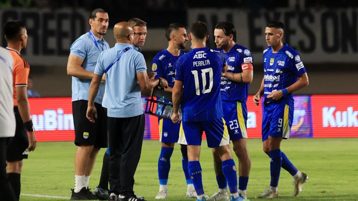 Prediksi Madura United vs Persib Bandung: Tantangan Pangeran Biru di Pulau Garam