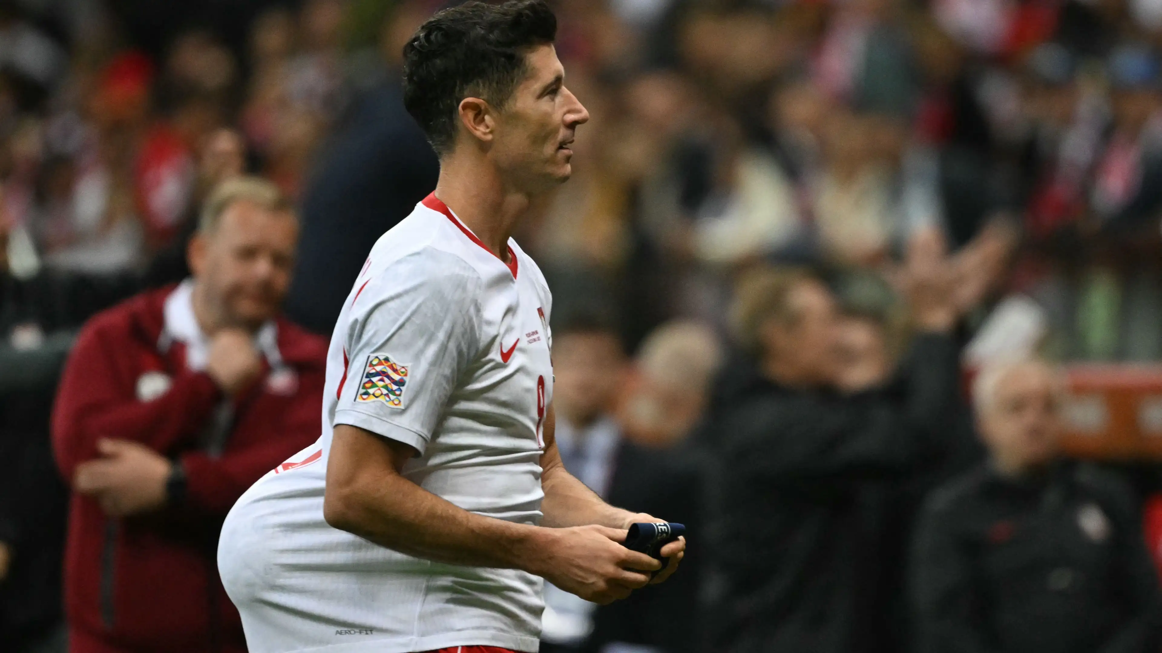 Lewandowski kenakan jersey Lamine Yamal, lalu ukir sejarah