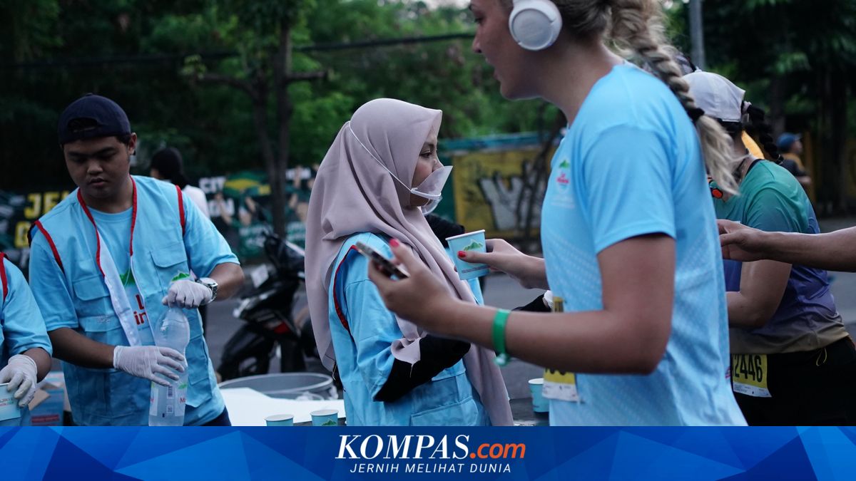 Cuaca Panas Jadi Tantangan, Le Minerale Bantu Penuhi Kebutuhan Mineral 7.000 Pelari di Surabaya Marathon 2026