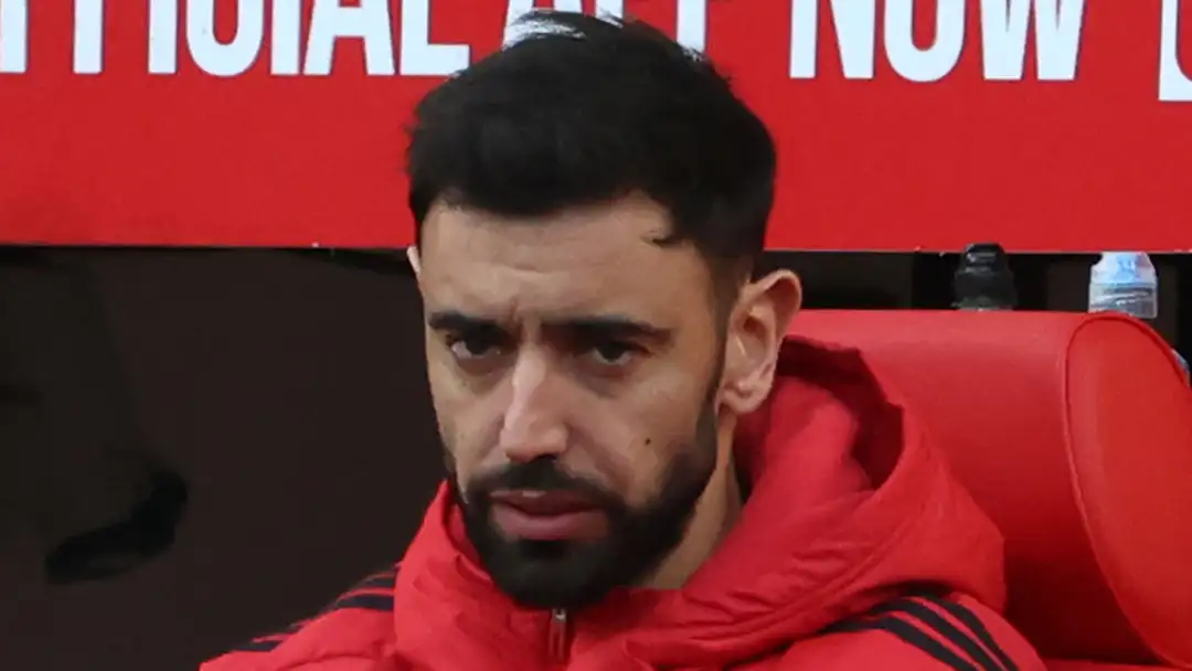 ‘Keputusan soal sepak bola’: Michael Carrick tempatkan Bruno Fernandes di bangku cadangan Manchester United setelah omelan keras soal taktik