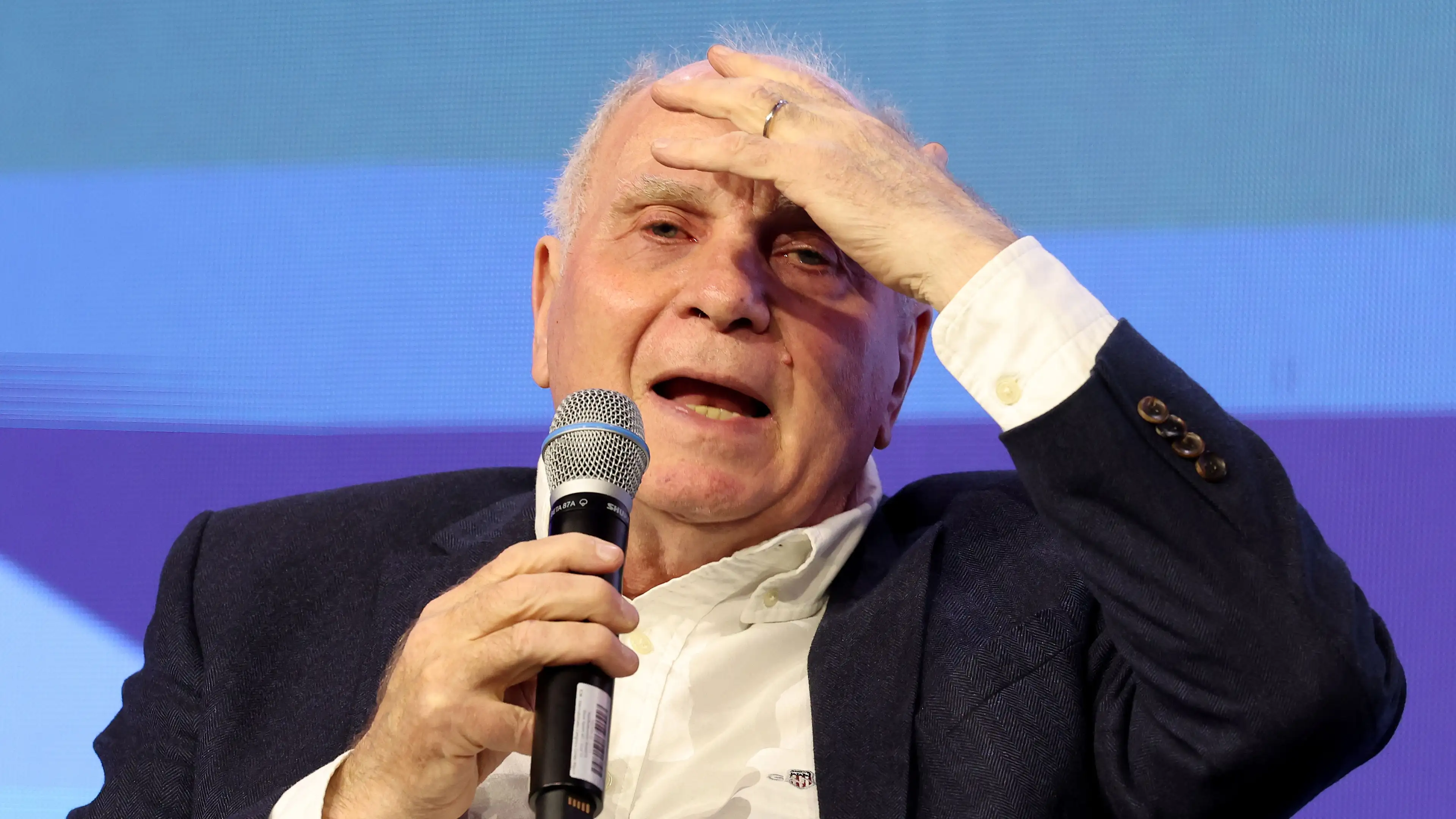“Sebuah penghinaan bagi FC Bayern!” Mantan bintang FCB ingin menghajar Uli Hoeneß