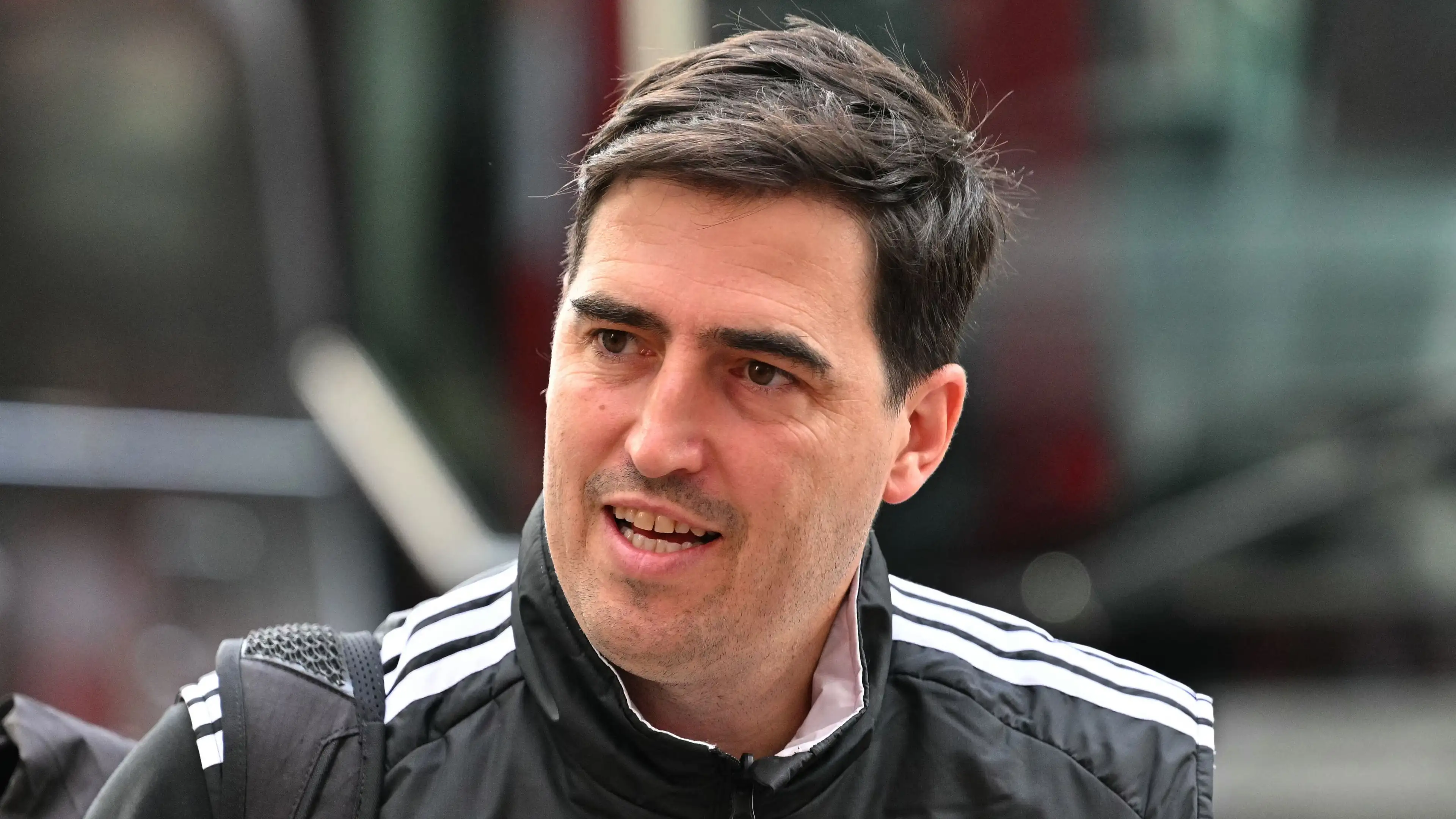 Iraola Tantang Mitos Anfield dan Pastikan Bintang Liverpool Absen Lawan Brighton