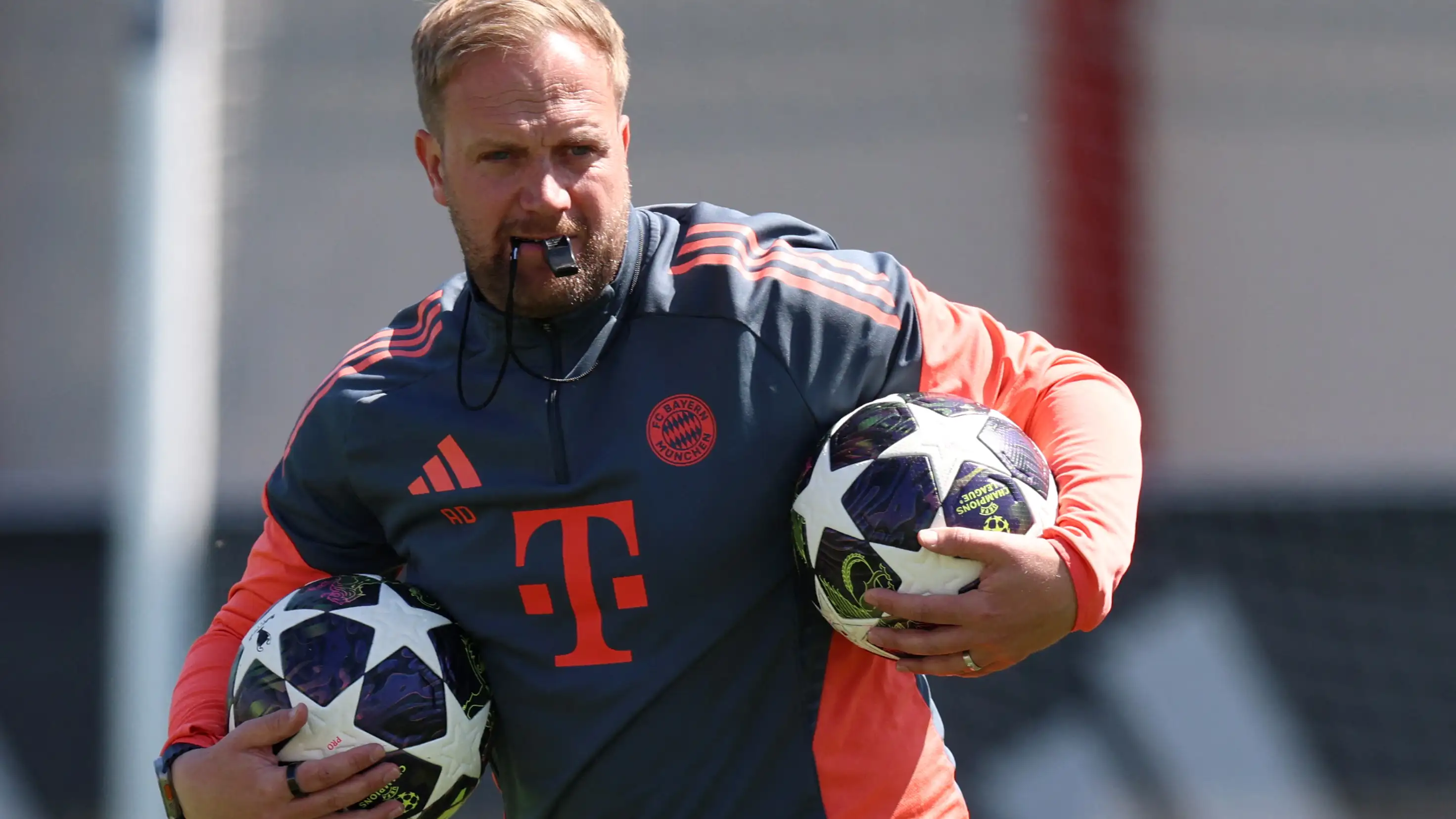 Ia menjaga burung kakatua dan sudah punya pengalaman spektakuler sebagai pengganti Kompany di FC Bayern: Siapa Aaron Danks, yang menjadi pelatih kepala FCB di Freiburg?