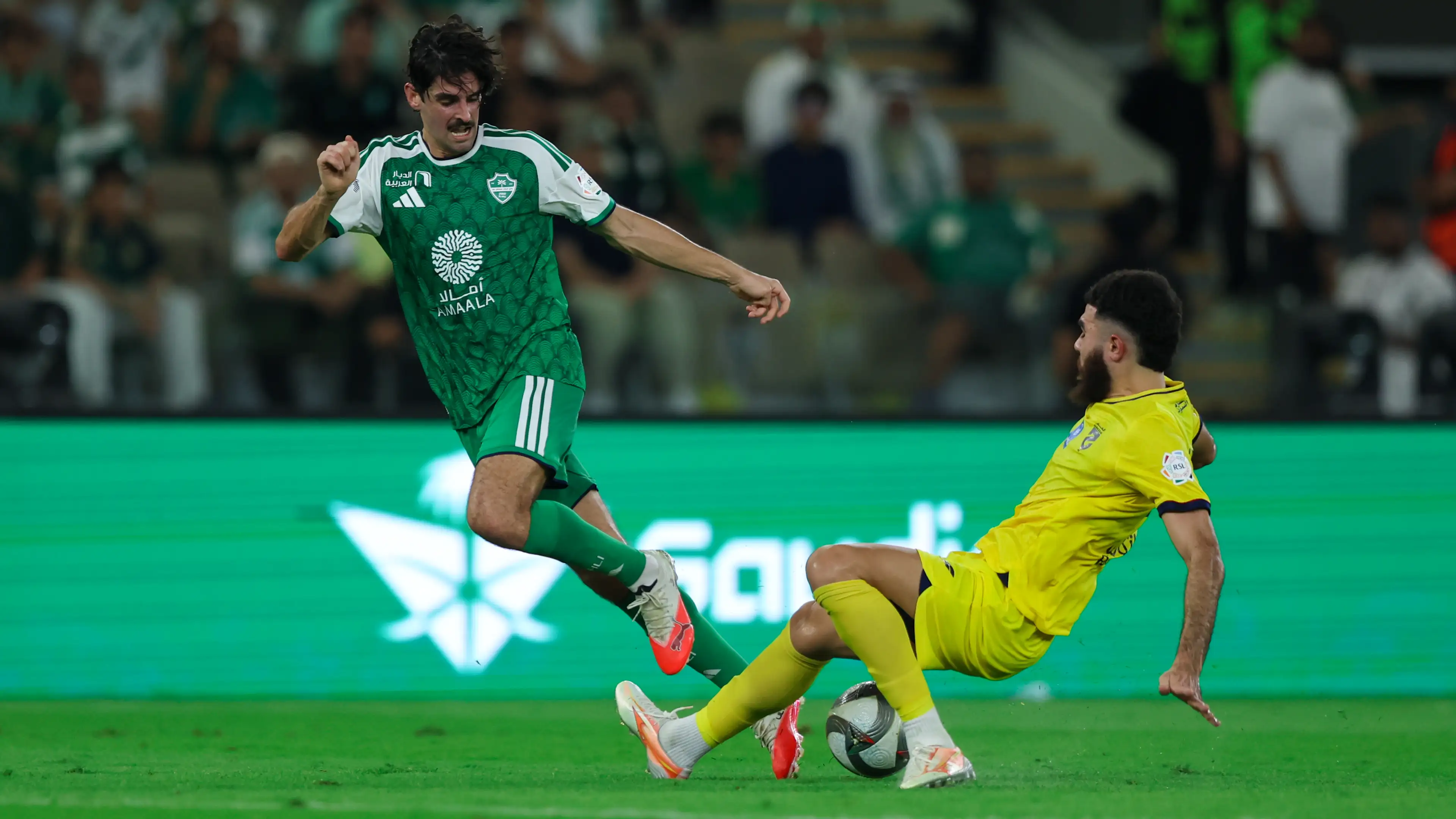Al-Hazm merusak rekor bersejarah Al-Ahli