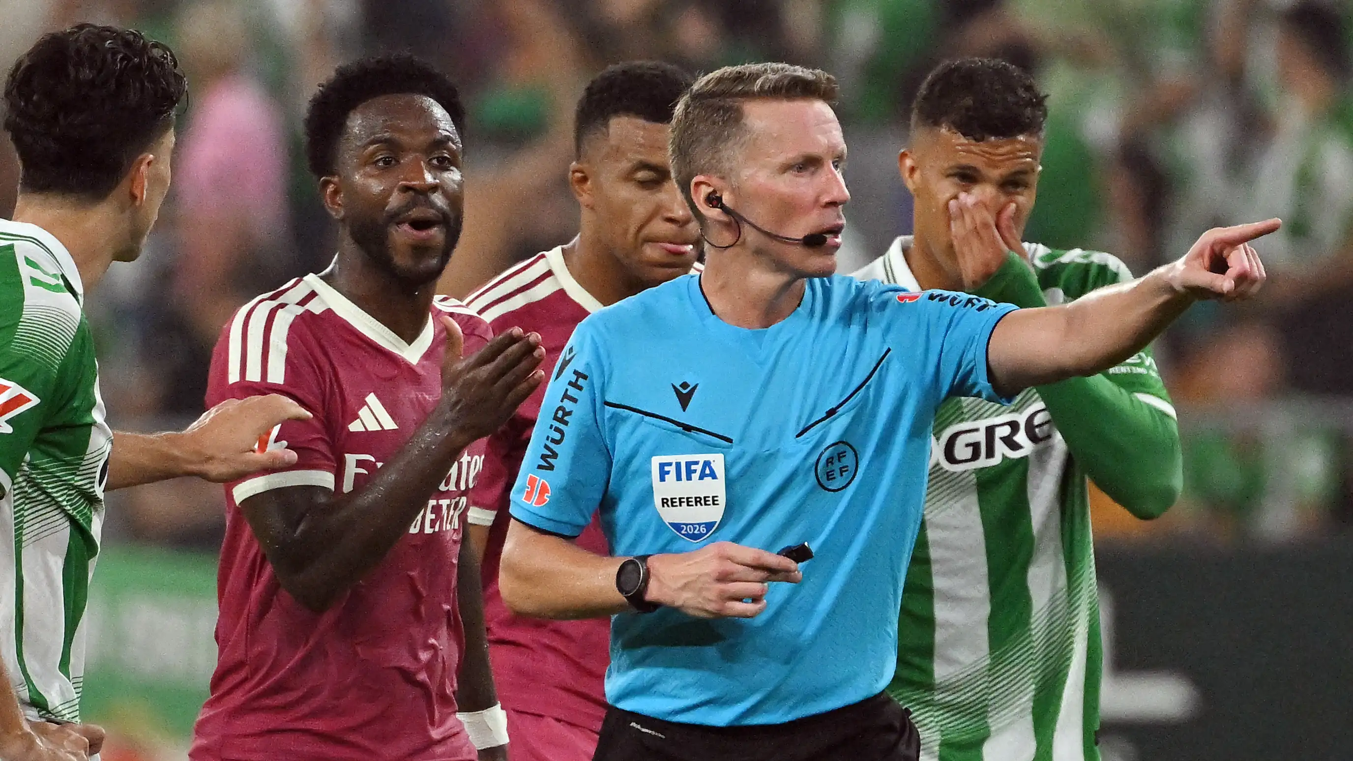 Penilaian bencana: rapor "gagal" wasit laga Real Madrid vs Real Betis