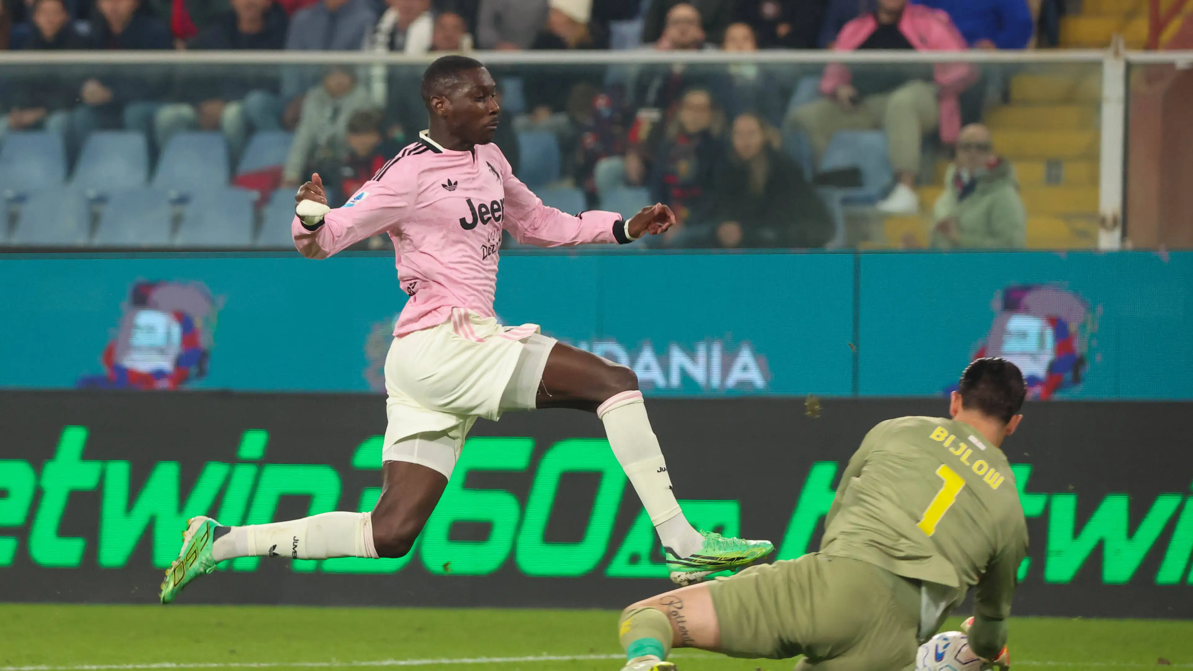 Noa Lang mencatatkan assist apik untuk Napoli; Justin Bijlow berpesta saat menghadapi Juventus