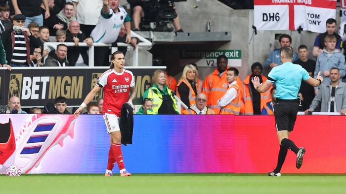 Ada Aturan Liga Inggris yang Bakal Repotkan Taktik Lemparan Jauh Arsenal?