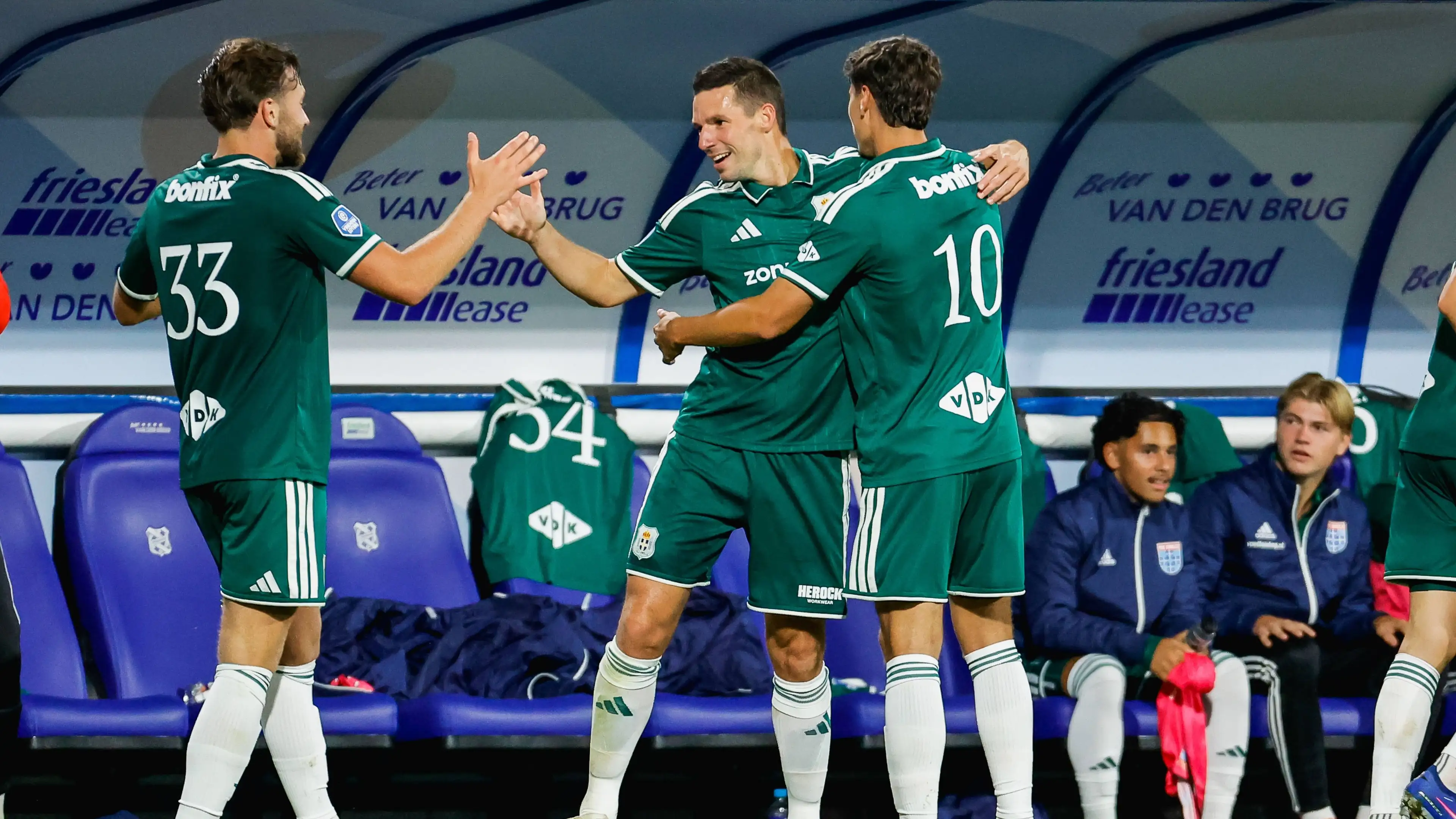 PEC Zwolle mengejutkan sc Heerenveen dan meraih kemenangan tandang pertama sejak Oktober
